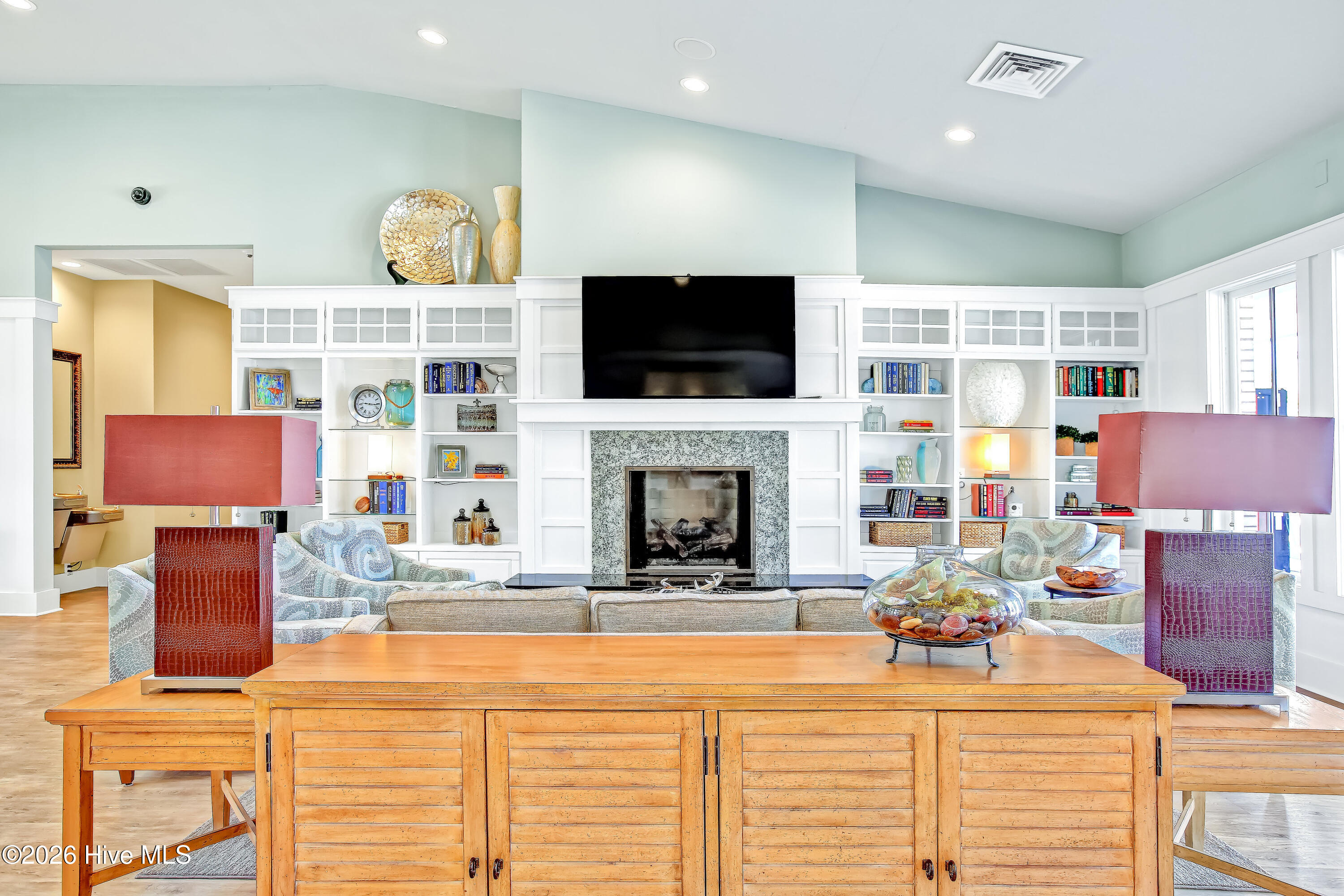 100554924 | Photo 44