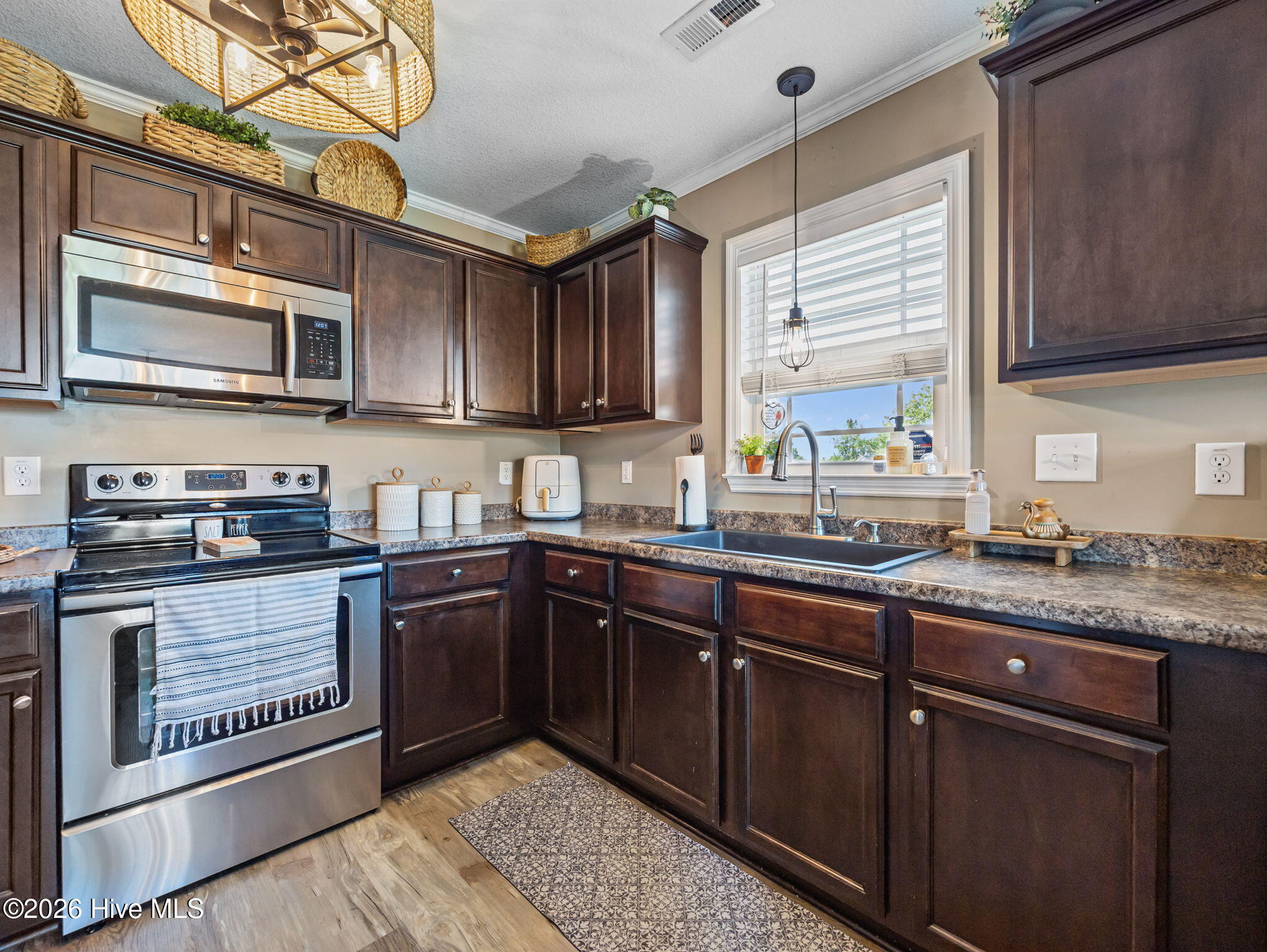 100567595 | Photo 13