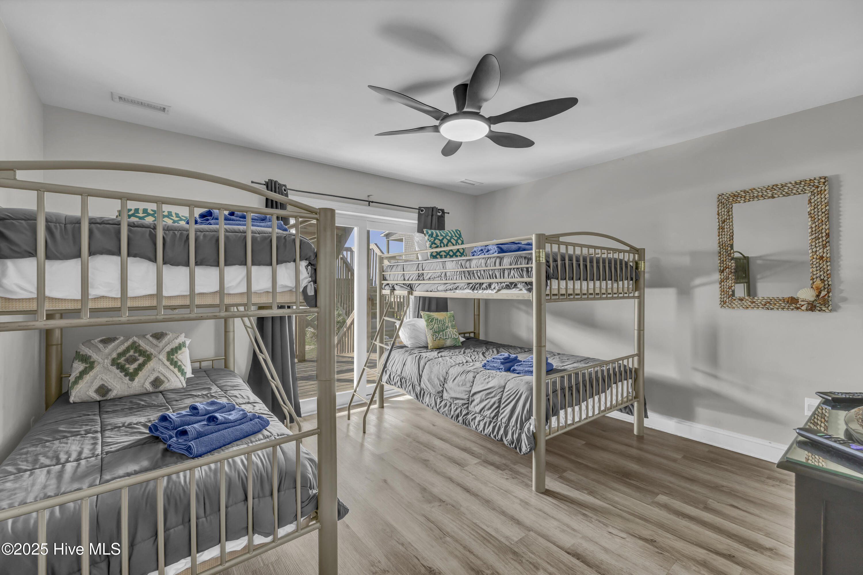 100535806 | Photo 36