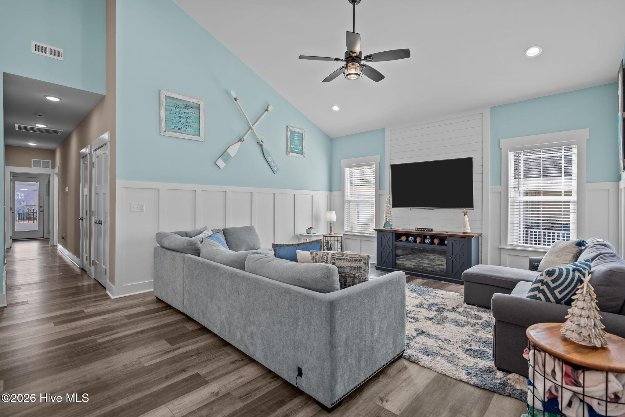 100552076 | Photo 17