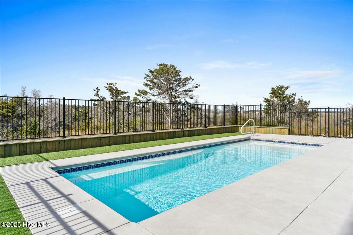 100498532 | Photo 40