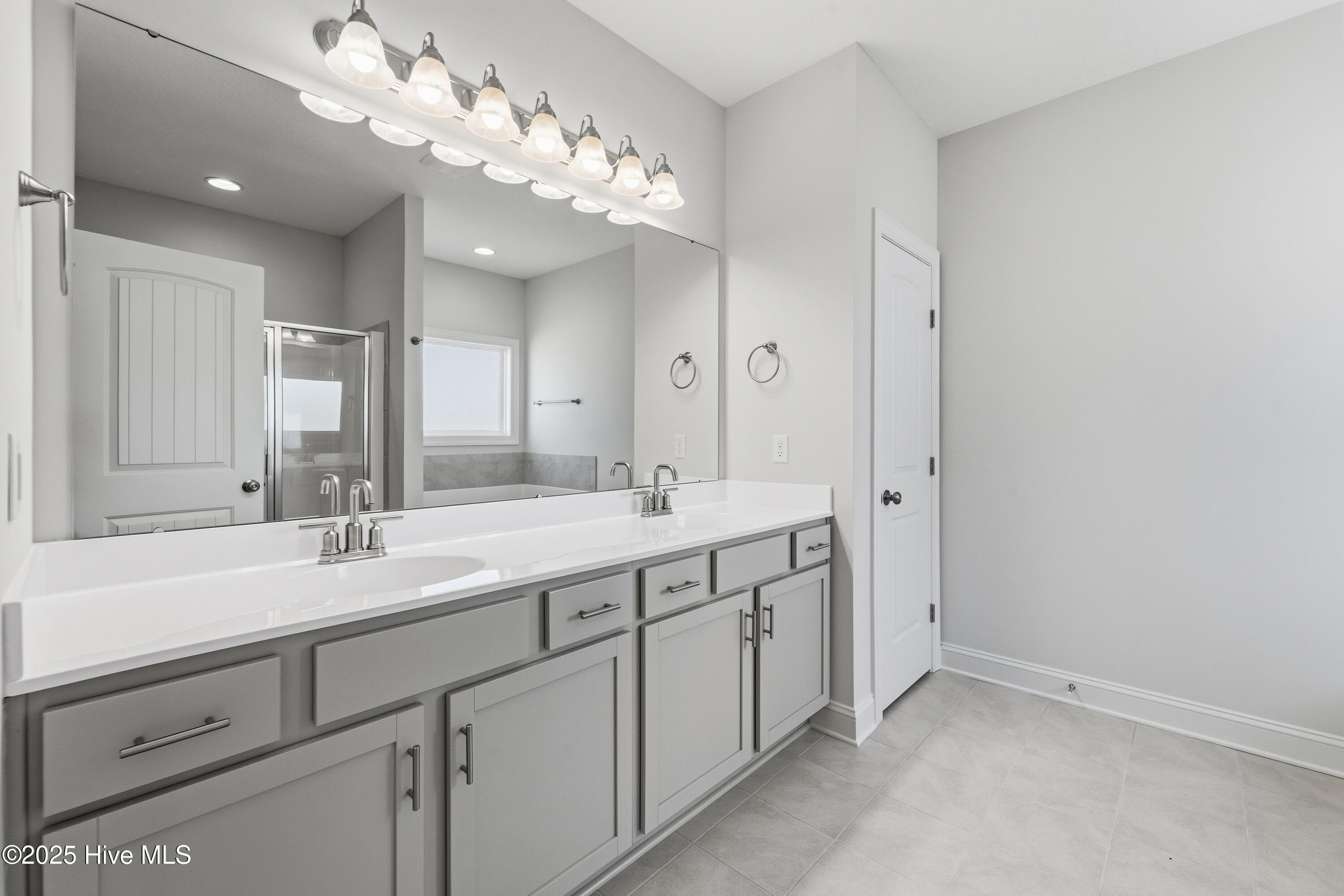 100507195 | Photo 19