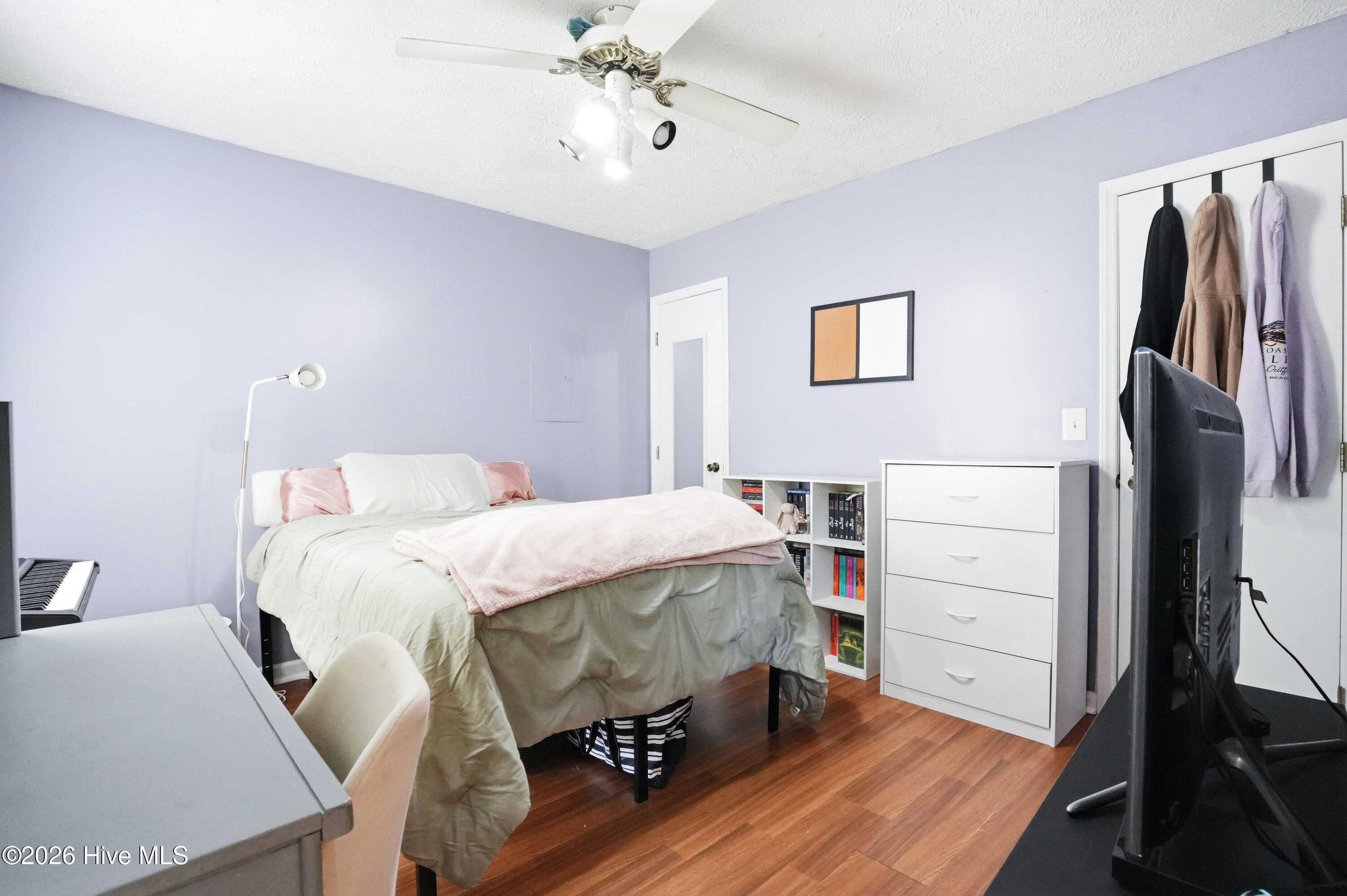 100566190 | Photo 15