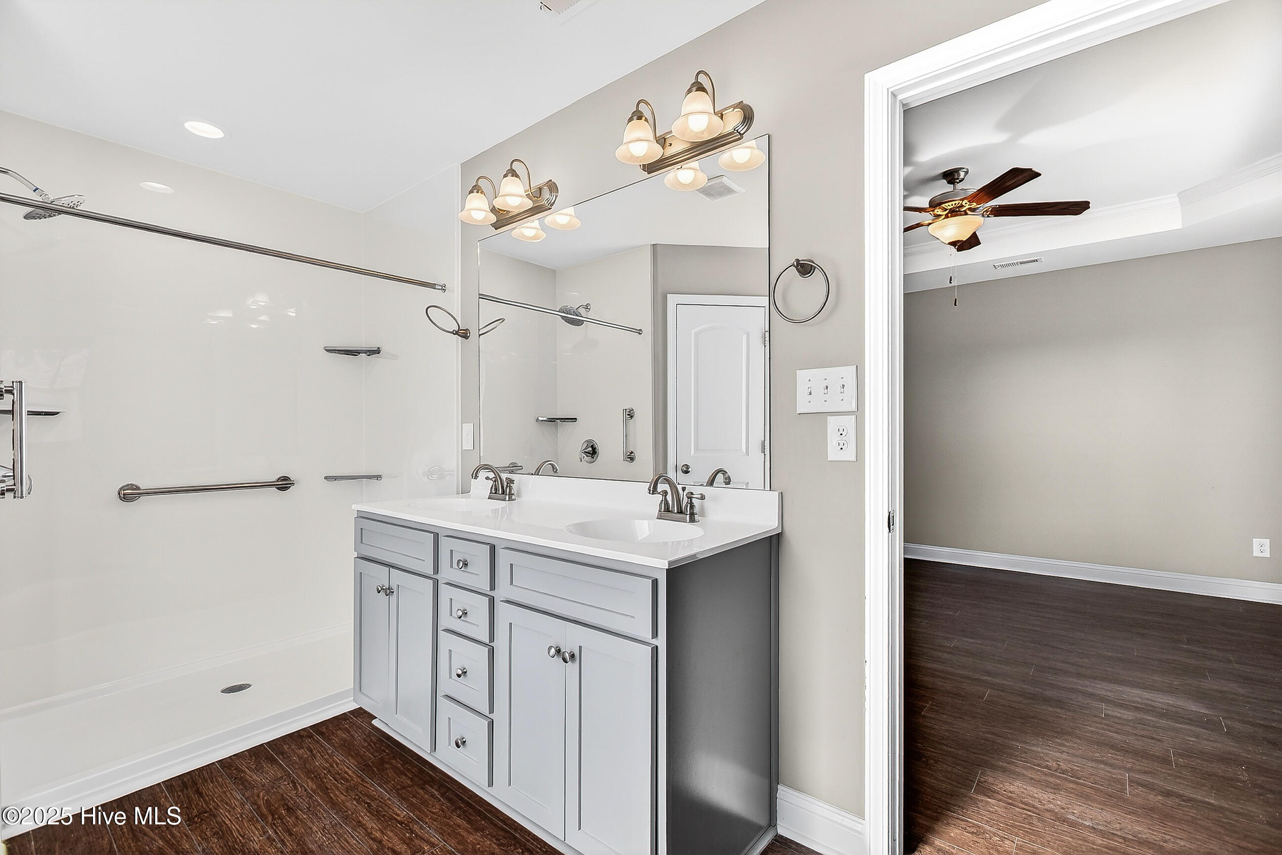 100545699 | Photo 29