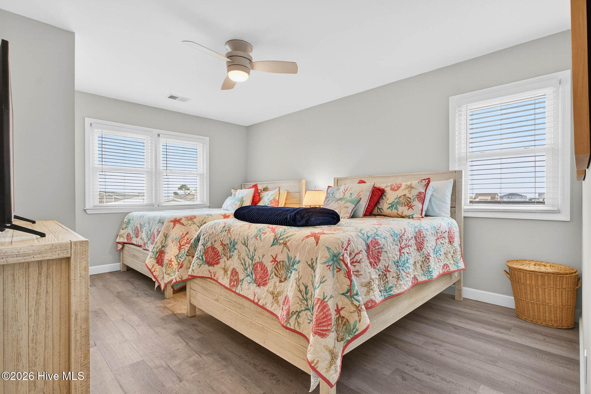 100565816 | Photo 44