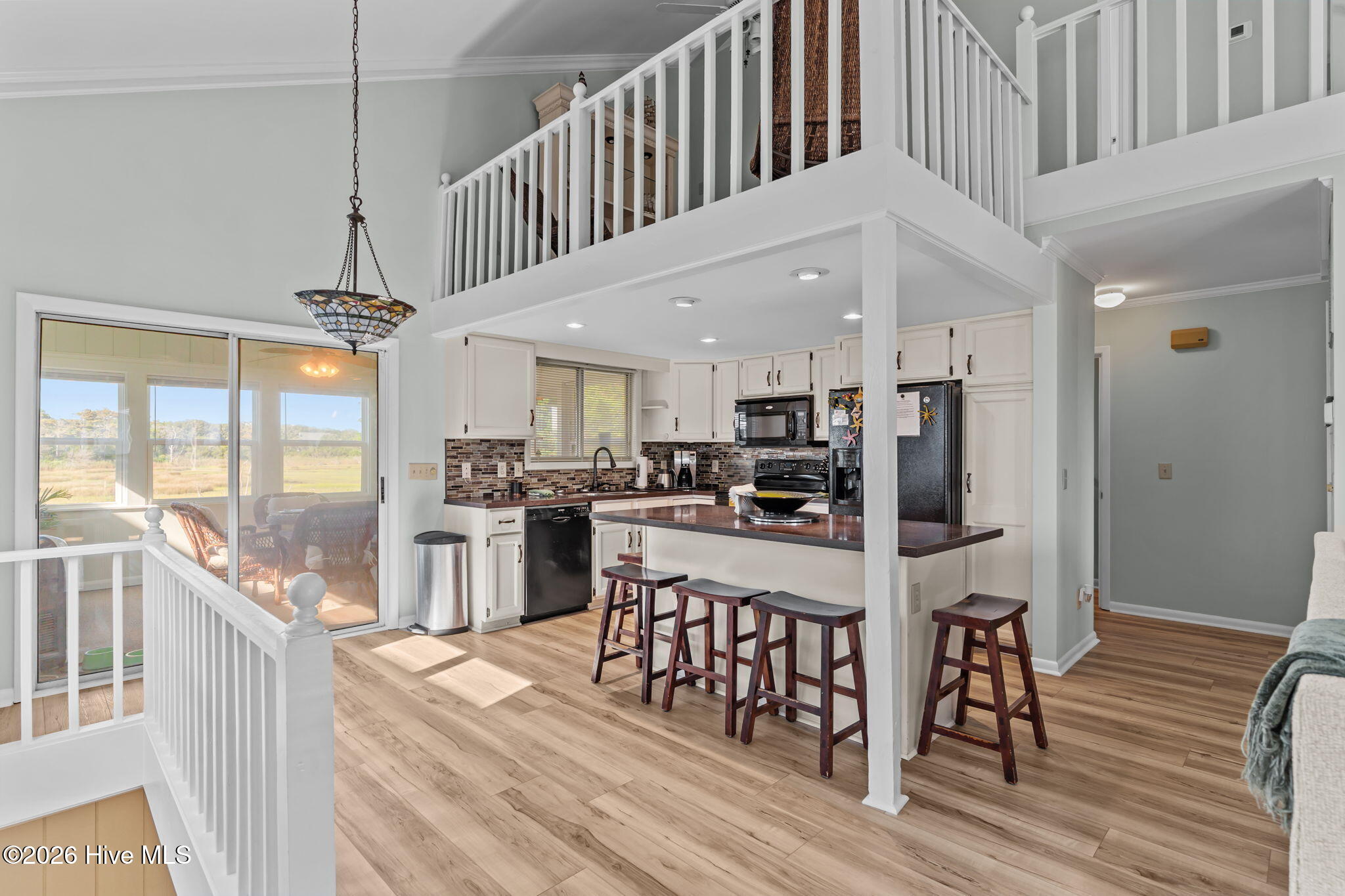 100553144 | Photo 38