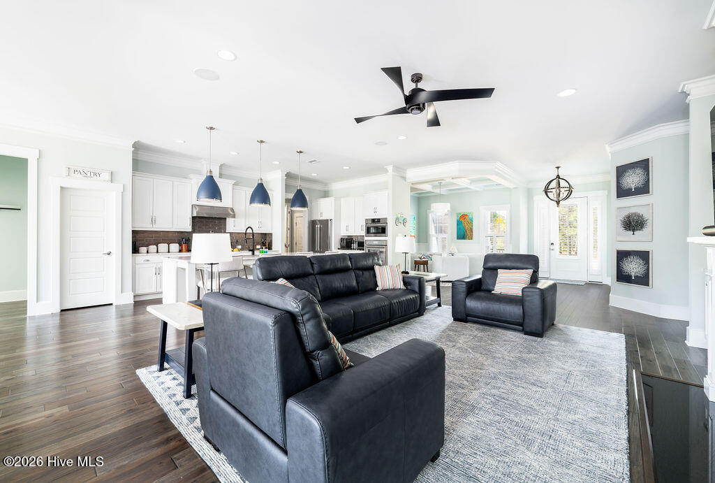 100561843 | Photo 12