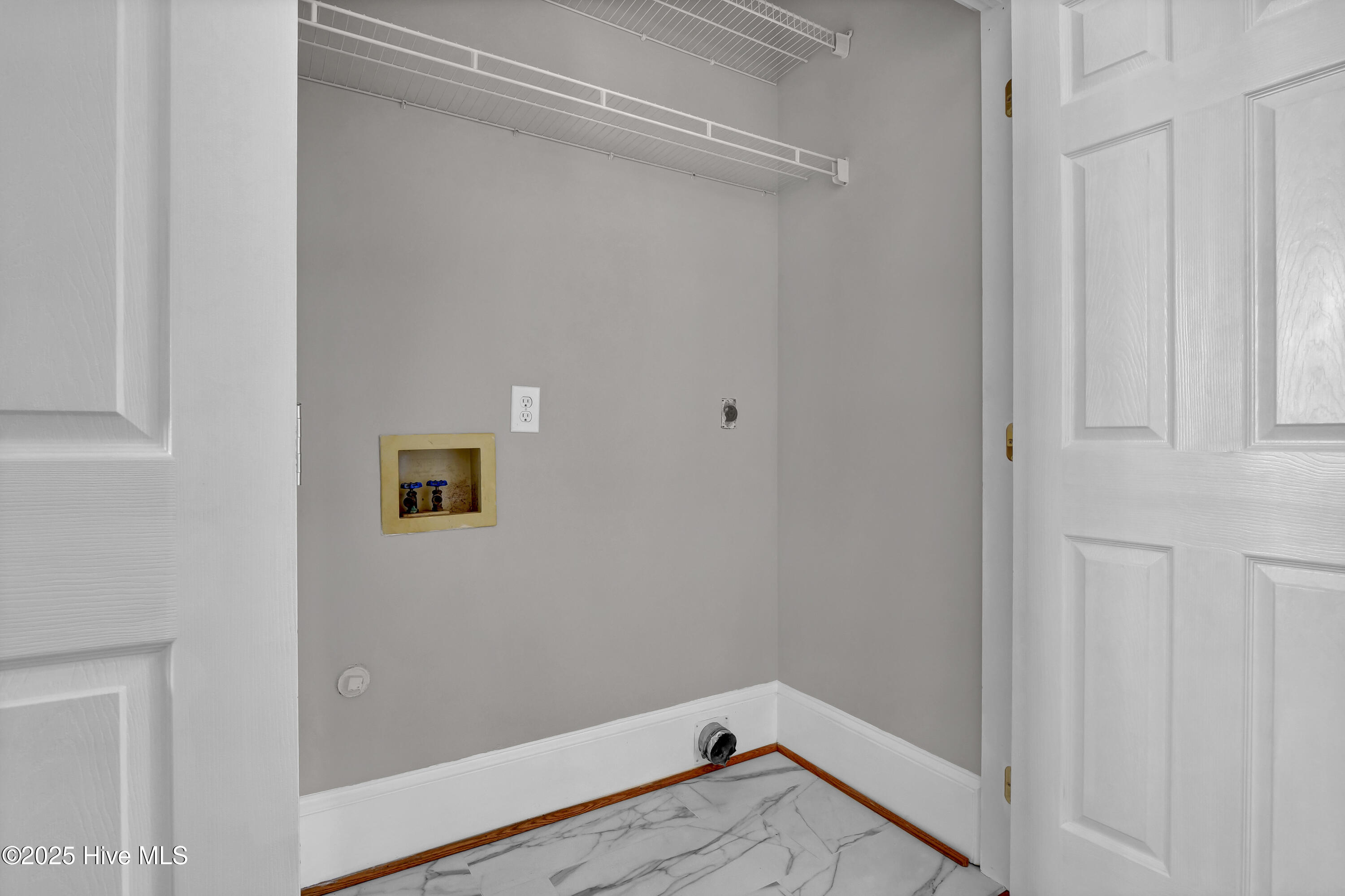 100540971 | Photo 23