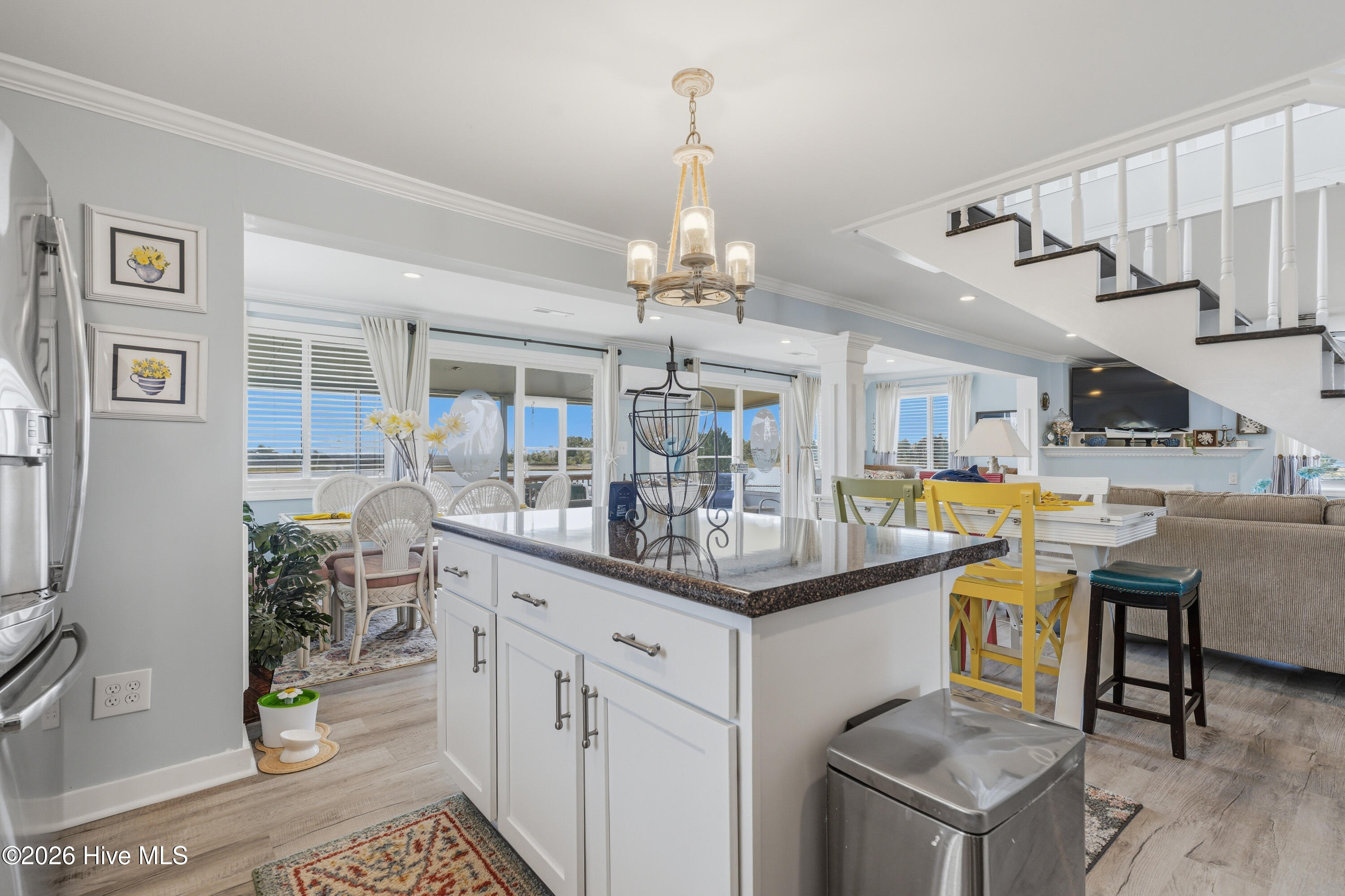 100564102 | Photo 17