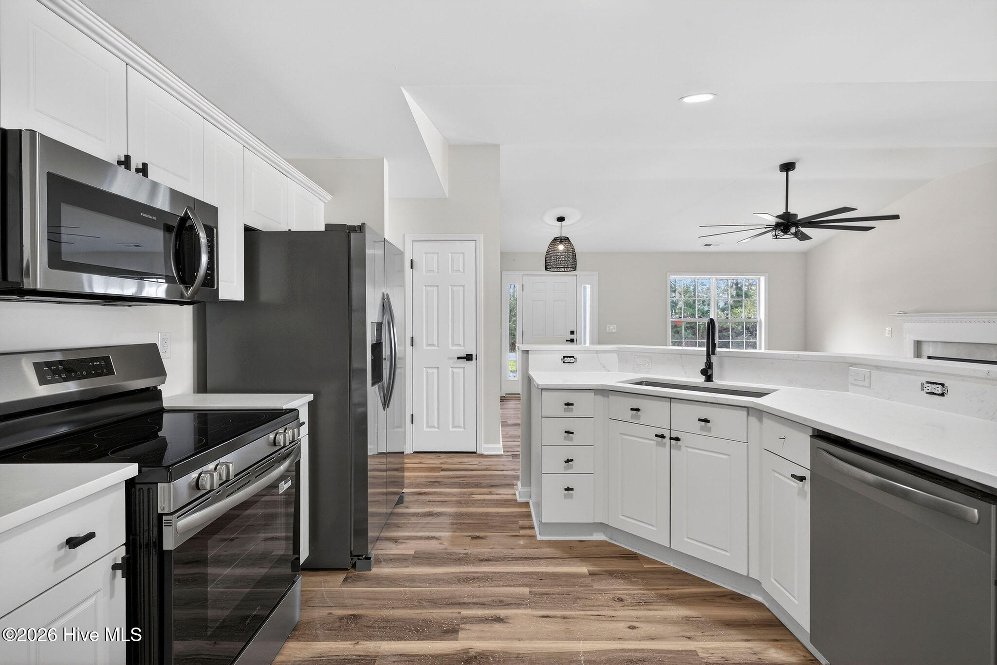 100562659 | Photo 13