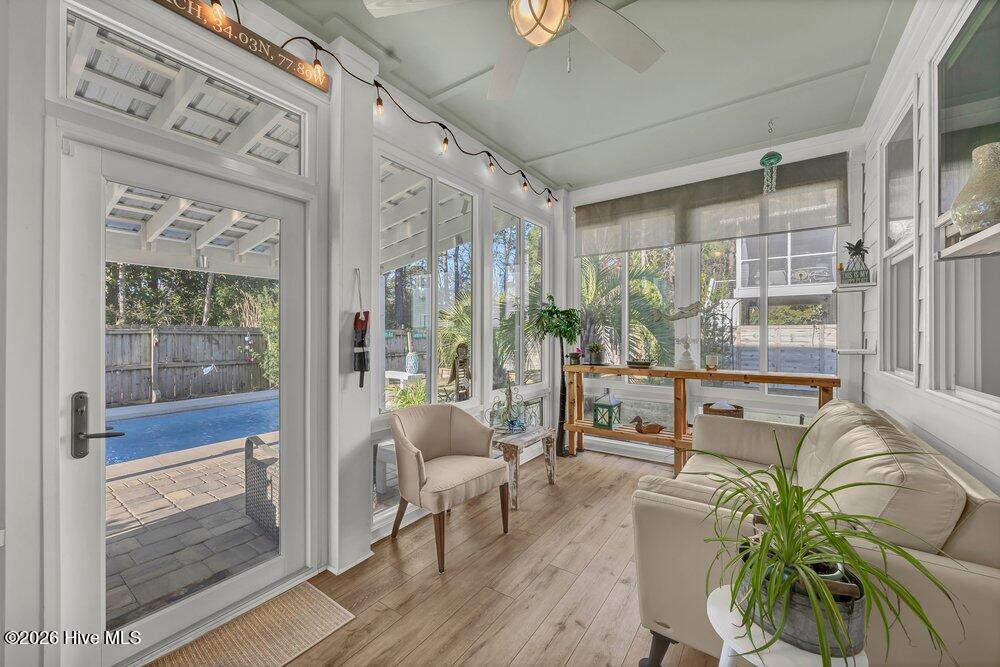 100561584 | Photo 25