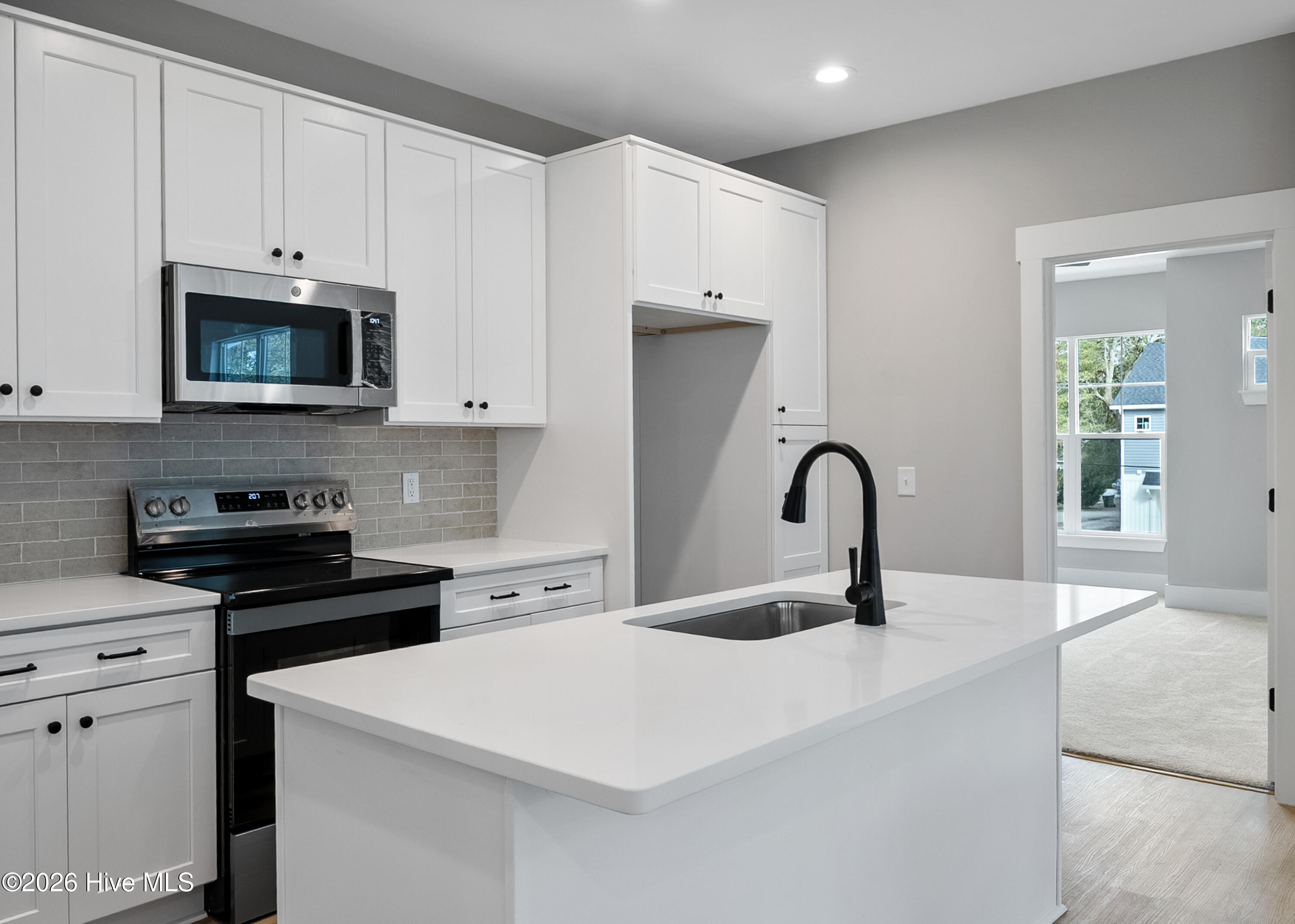 100557015 | Photo 23