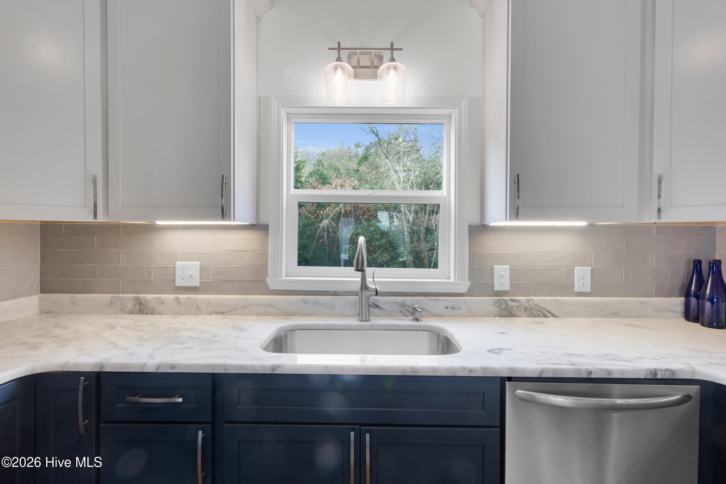 100557877 | Photo 12