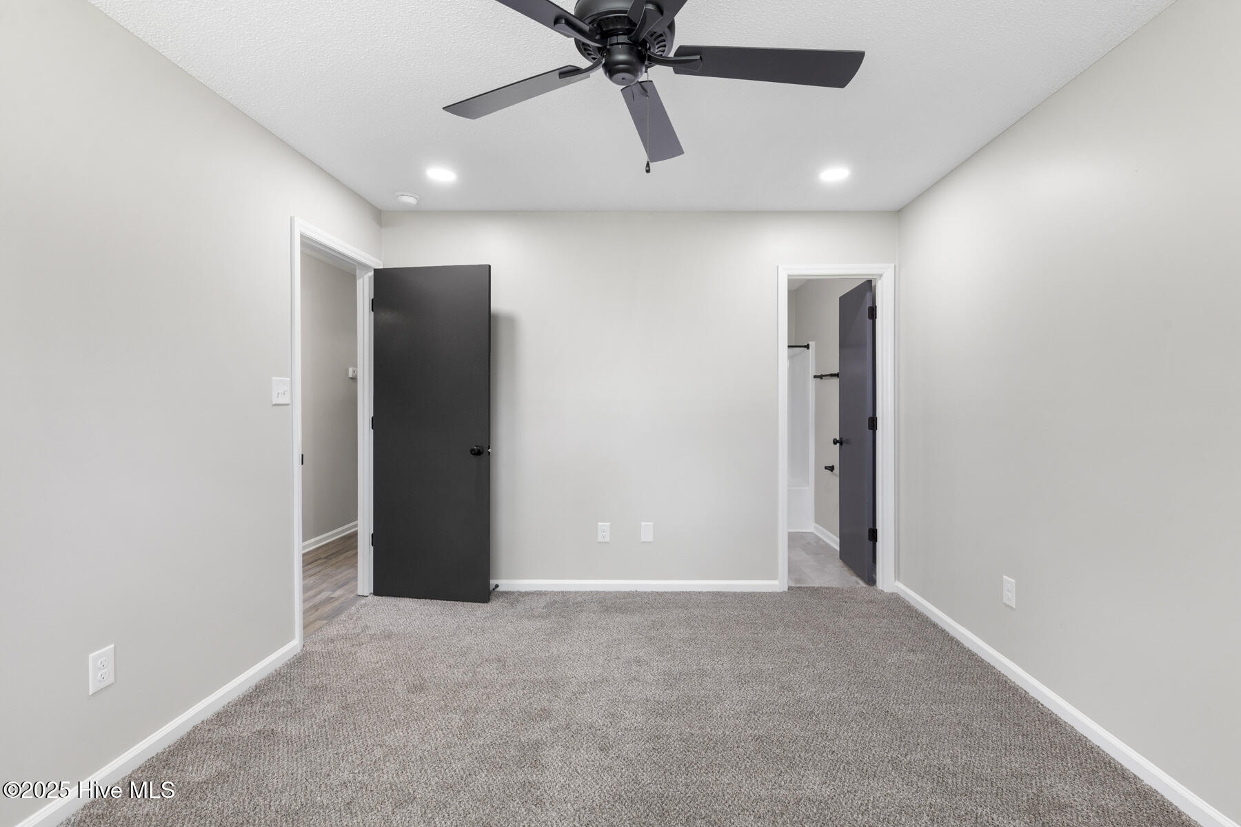 100548138 | Photo 18