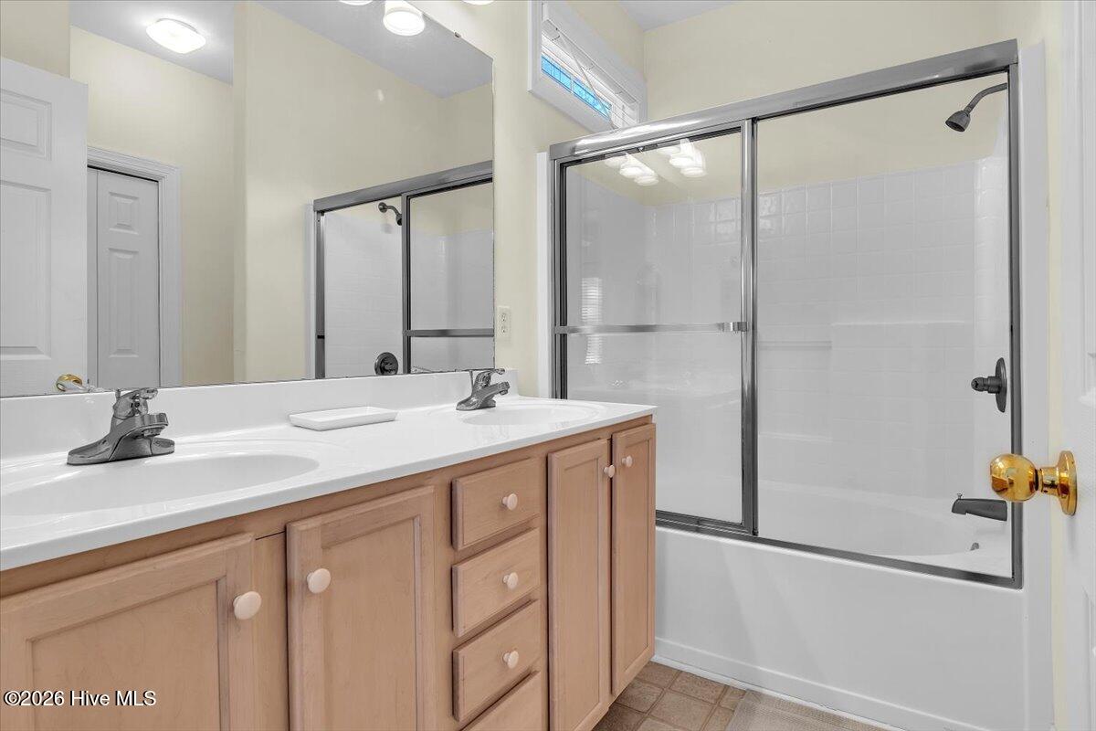 100550365 | Photo 36