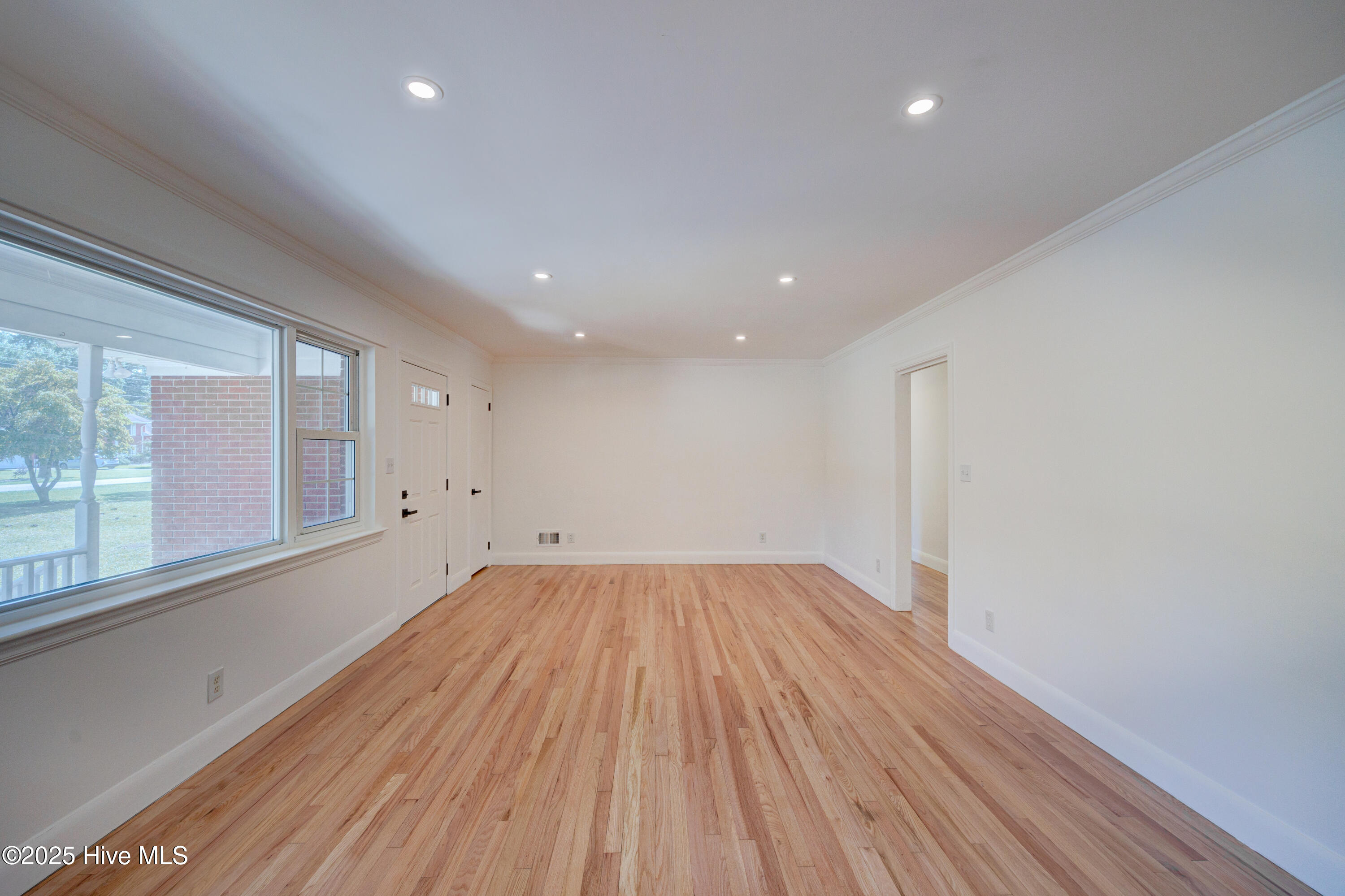 100531788 | Photo 24