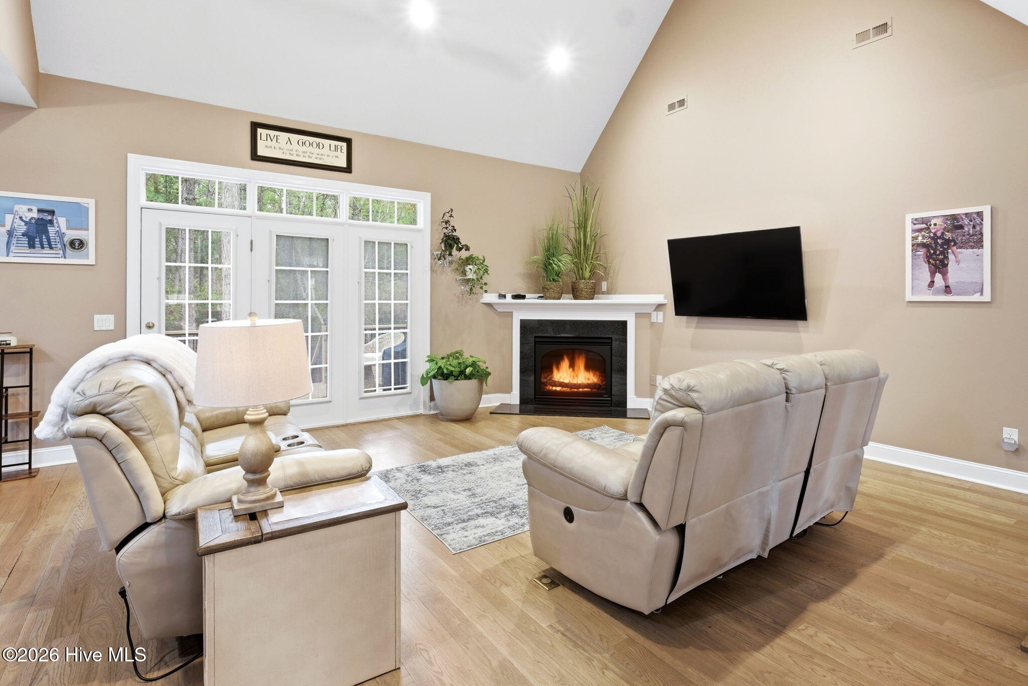 100556153 | Photo 19