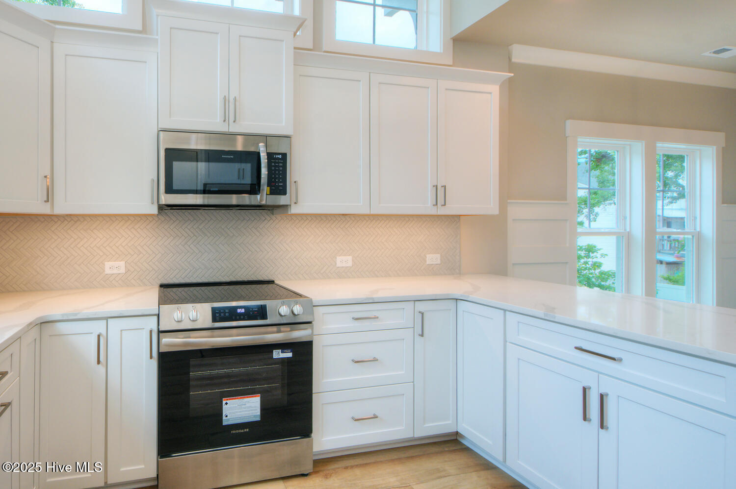 100502885 | Photo 13