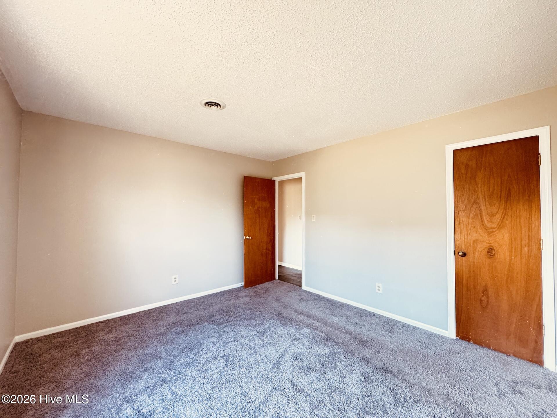 100561695 | Photo 18