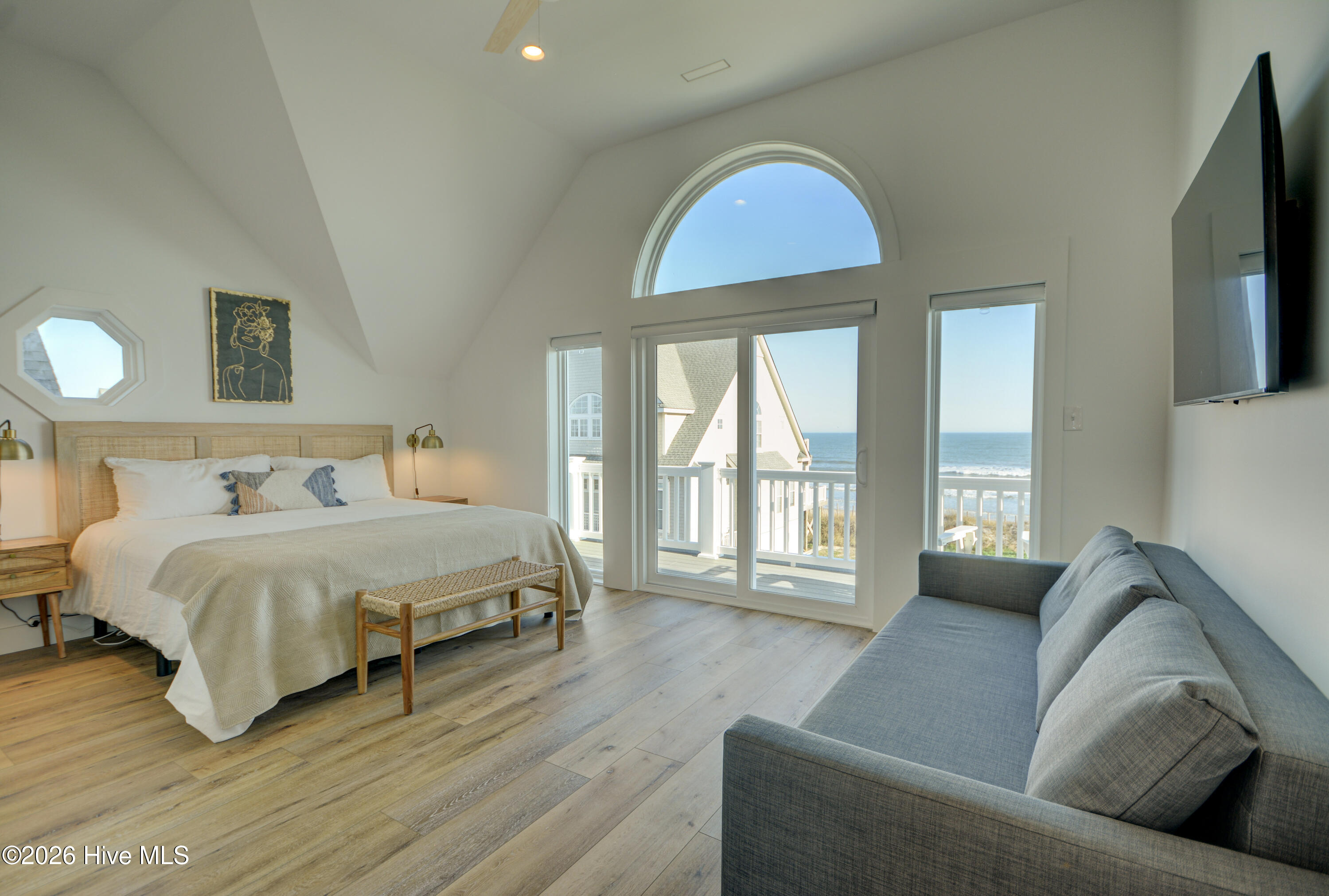 100556459 | Photo 23