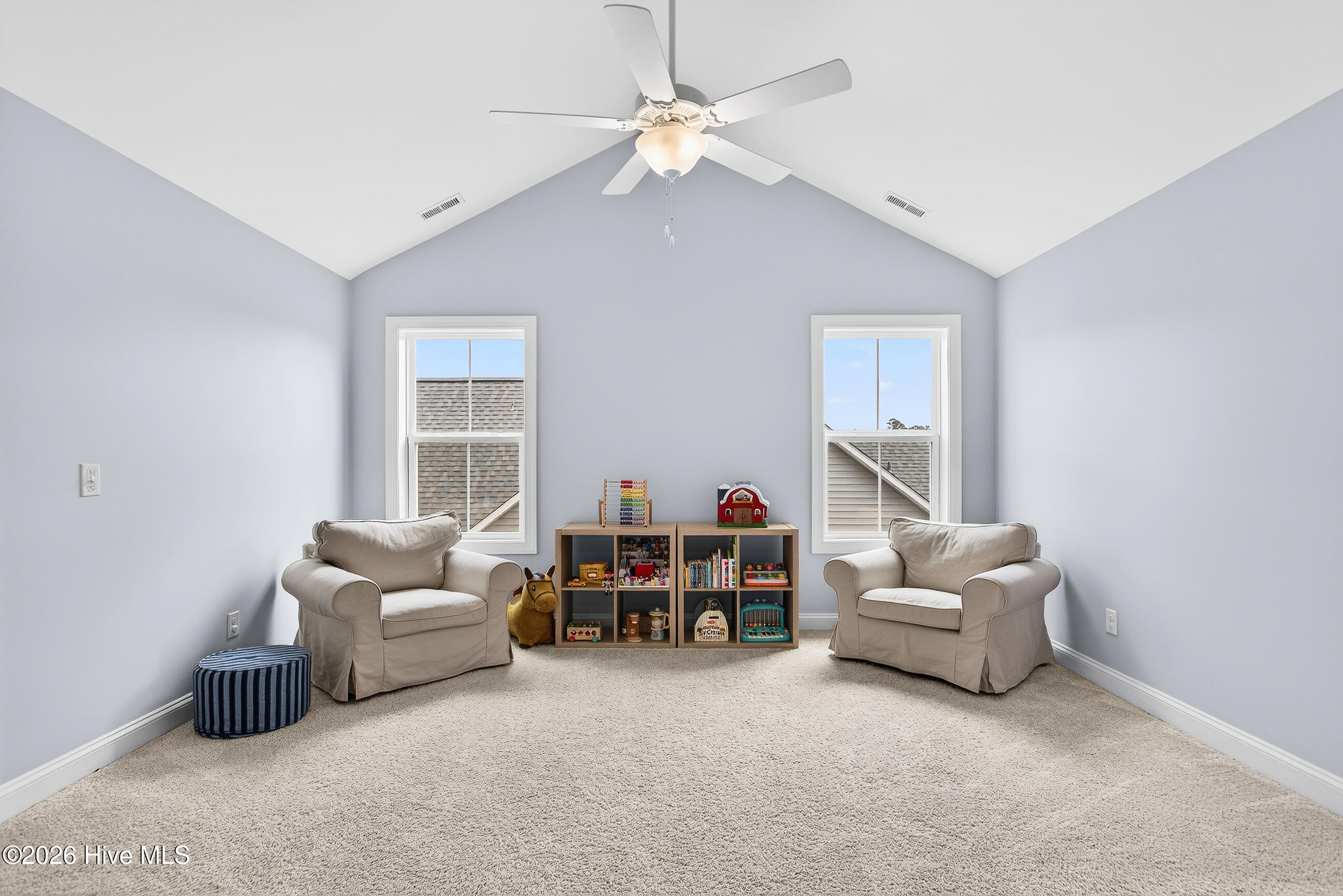 100563348 | Photo 24