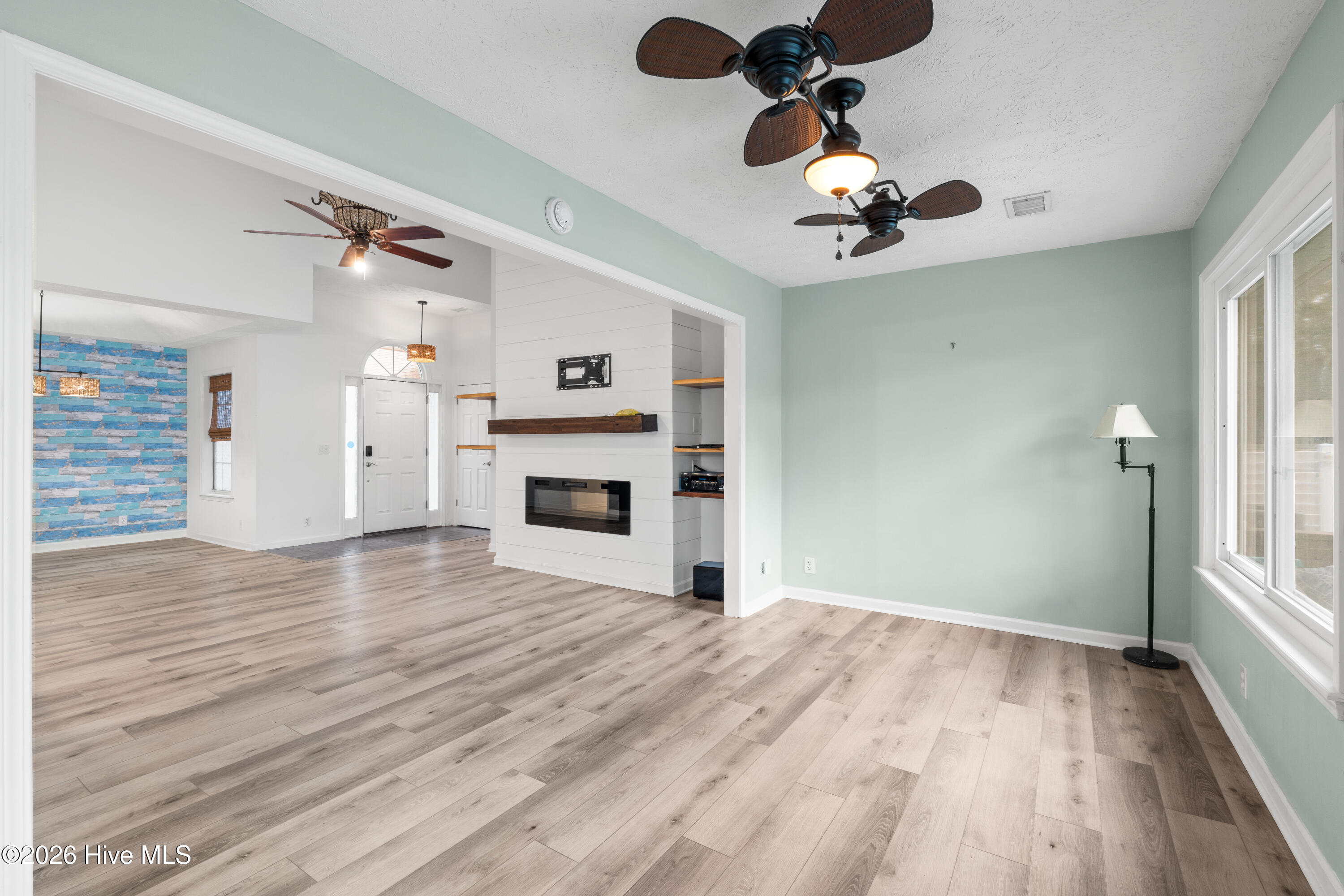 100562430 | Photo 14