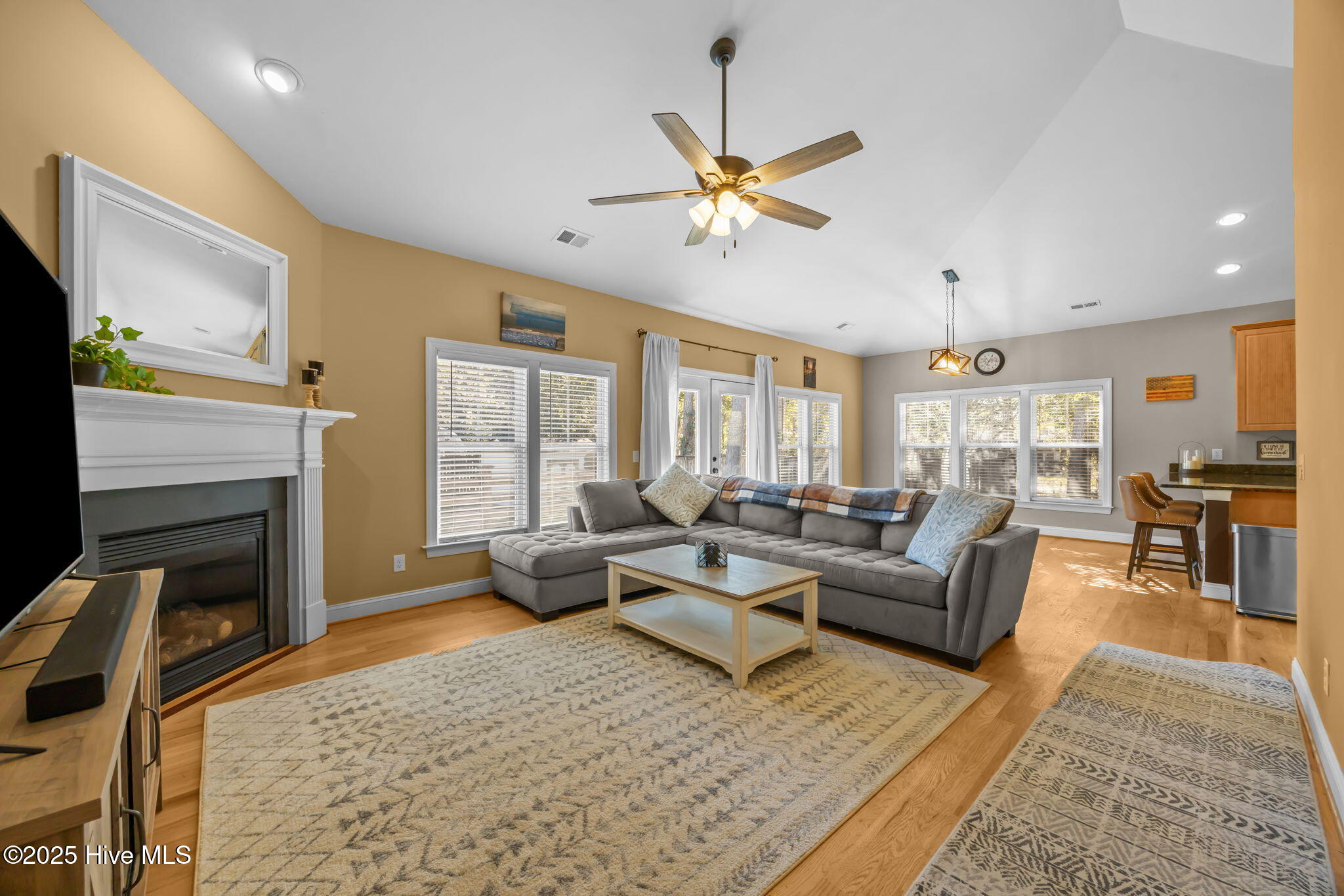 100539810 | Photo 17