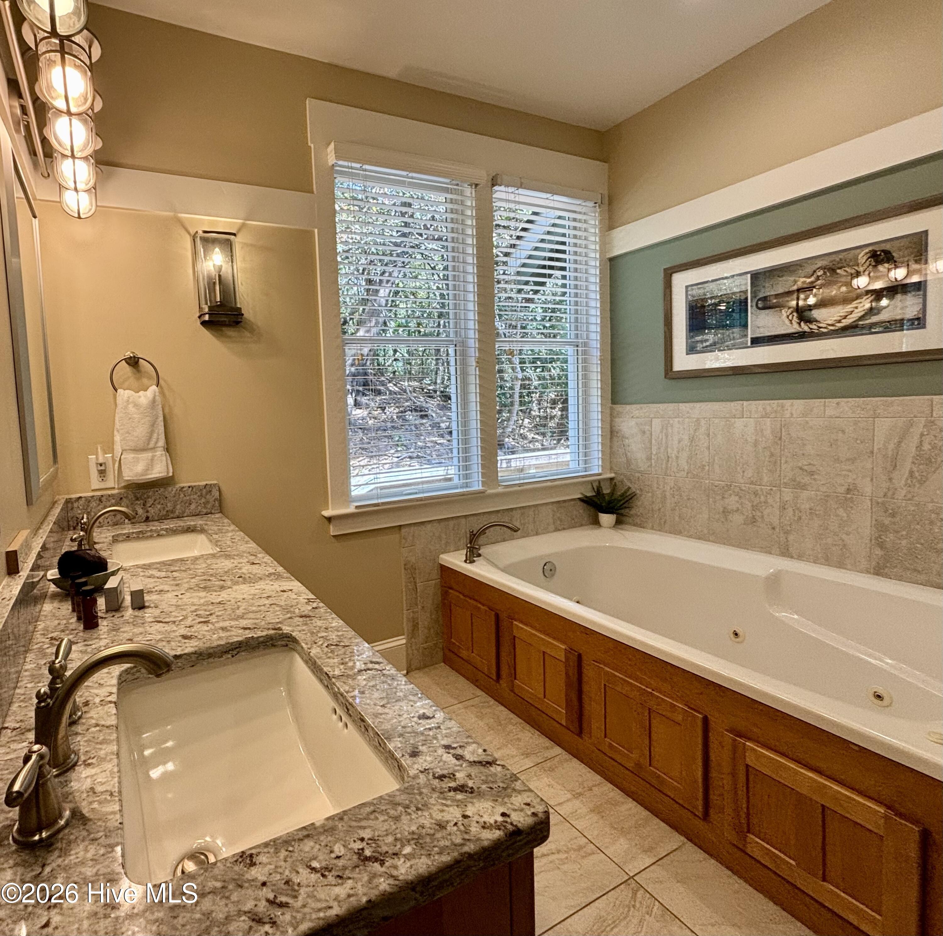 100566073 | Photo 13