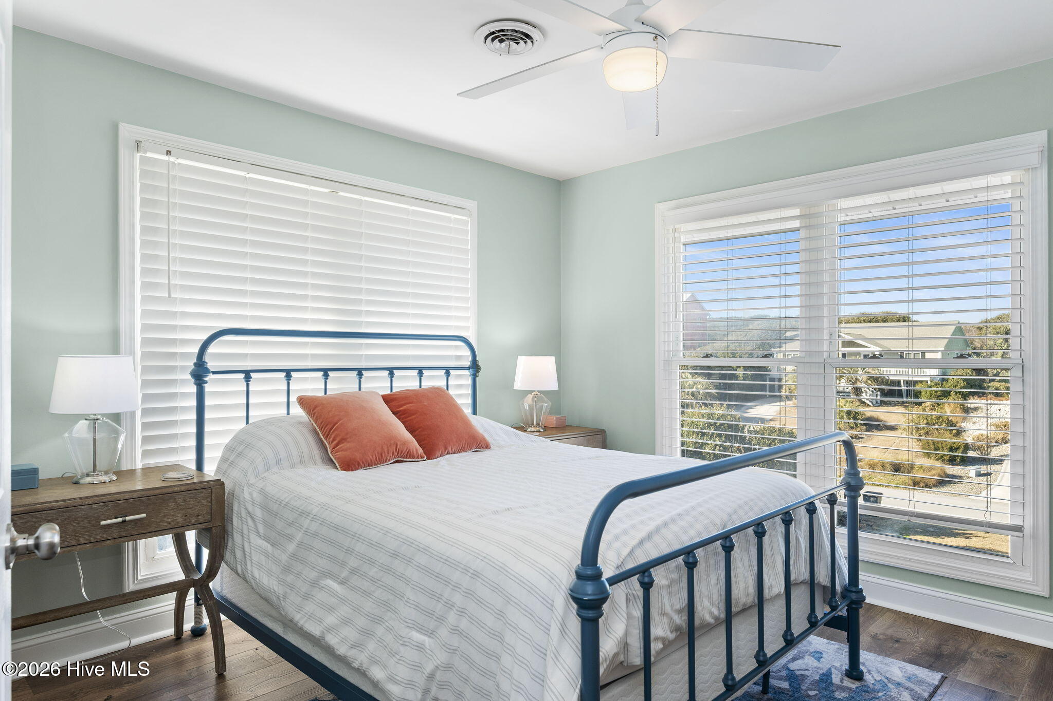 100552942 | Photo 25