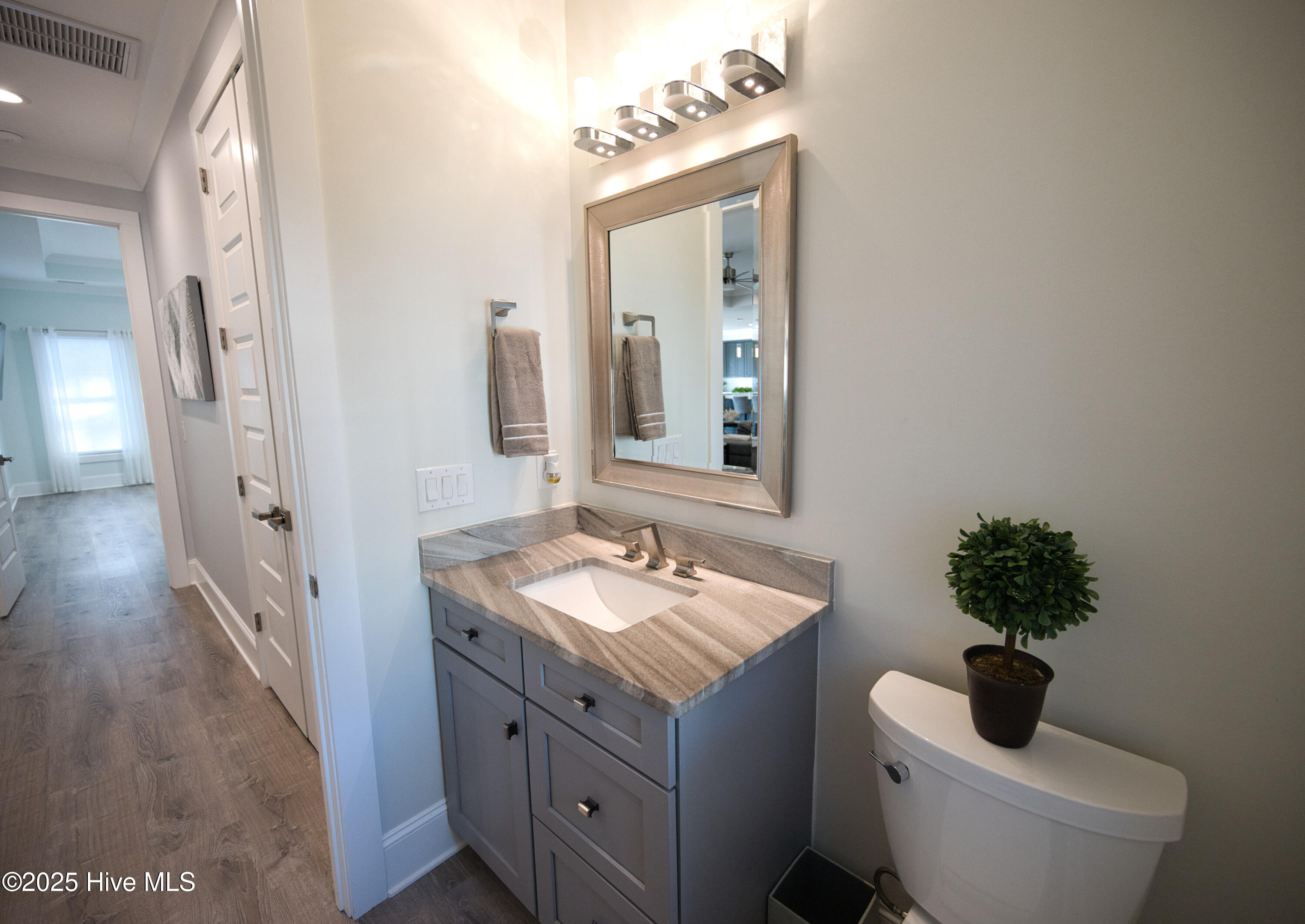 100546521 | Photo 43