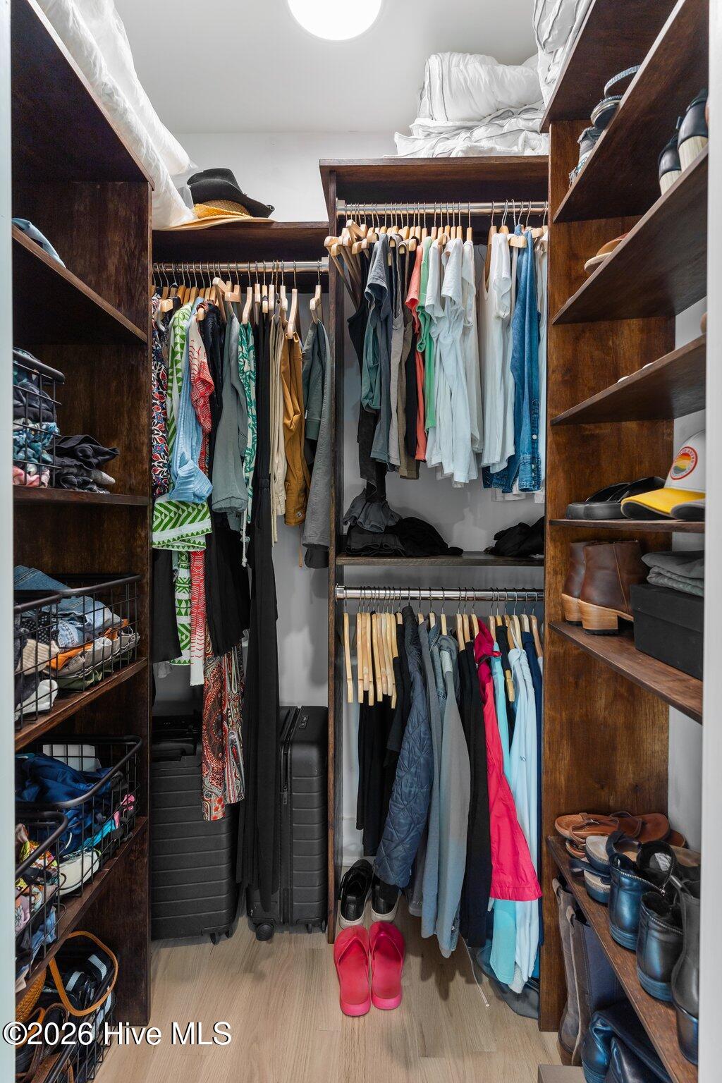 100557813 | Photo 39