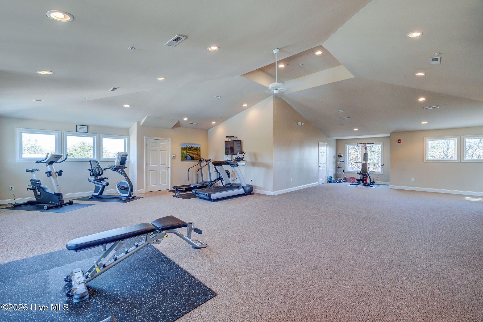 100566278 | Photo 76