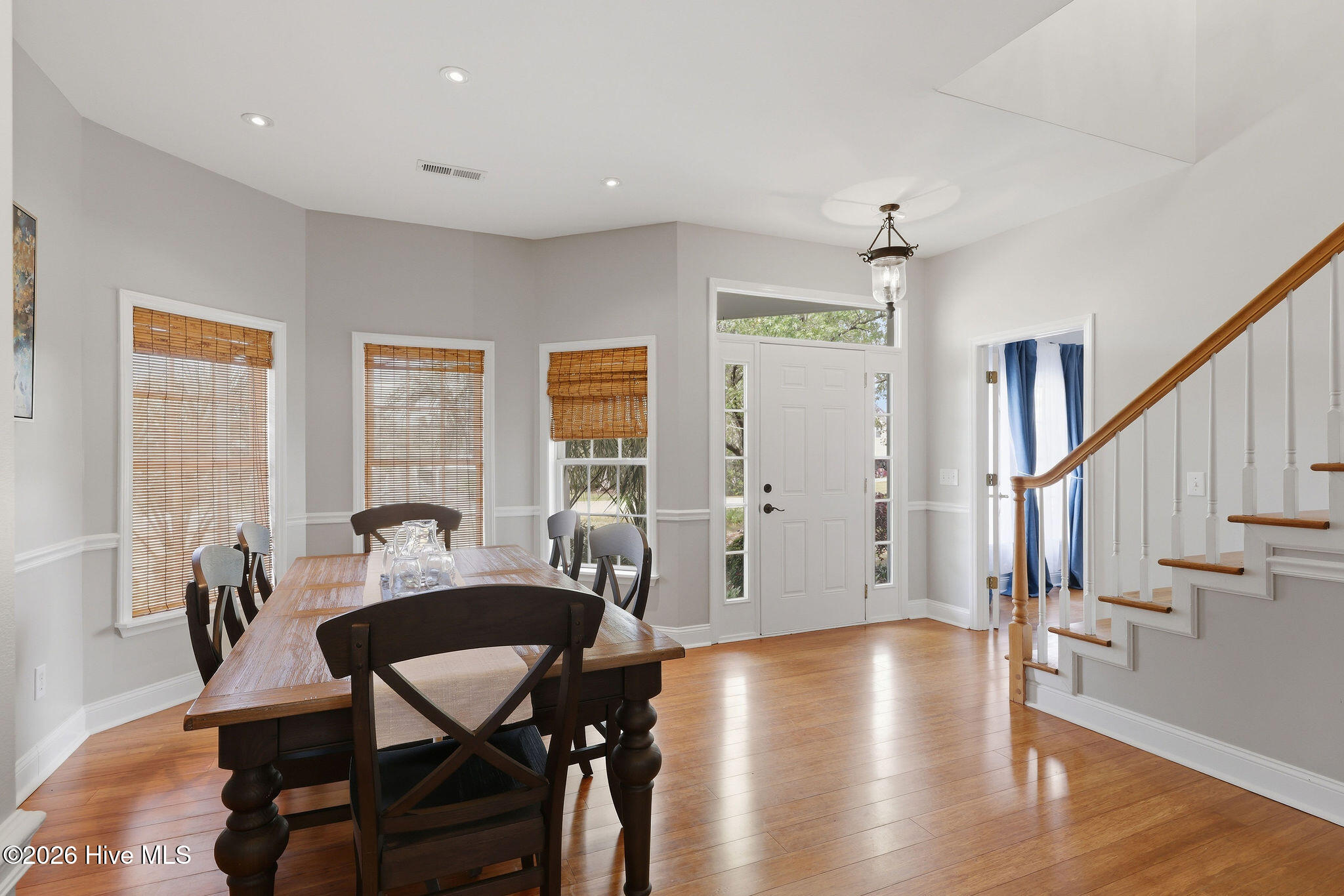 100565537 | Photo 35