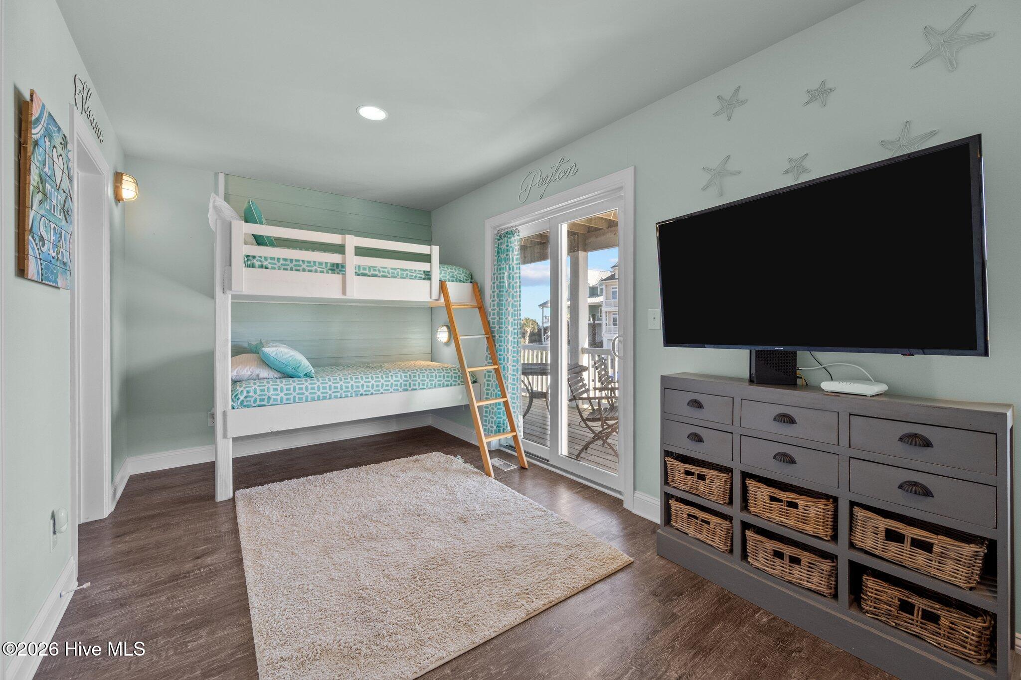 100548850 | Photo 33