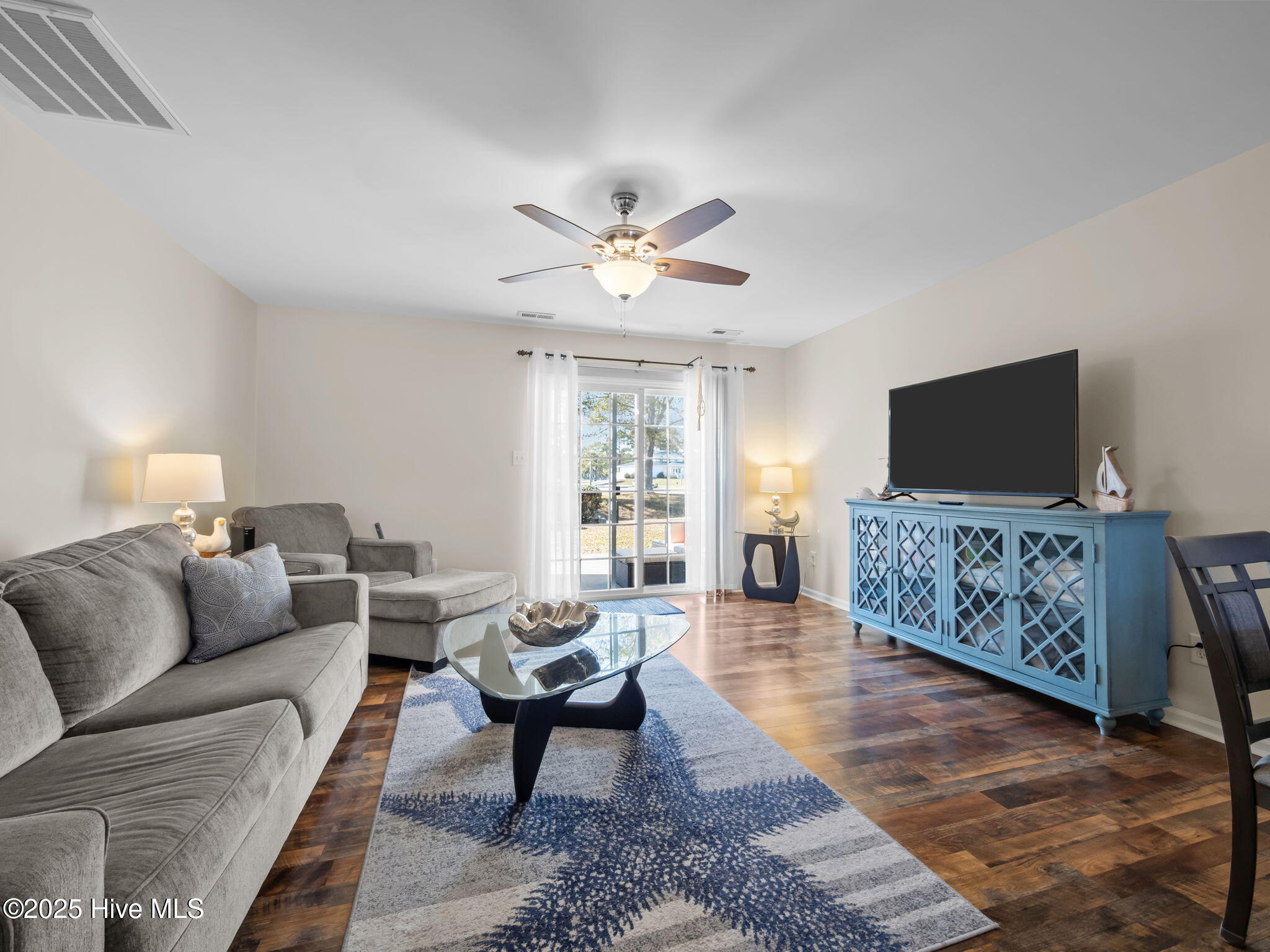 100542143 | Photo 16