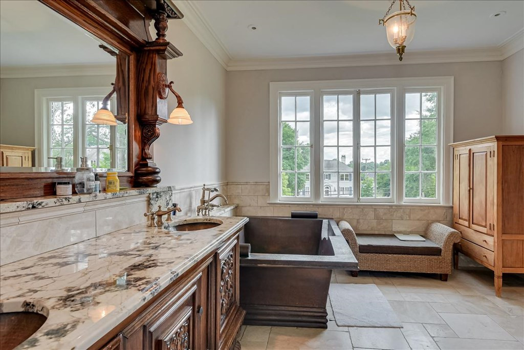 Owners bath