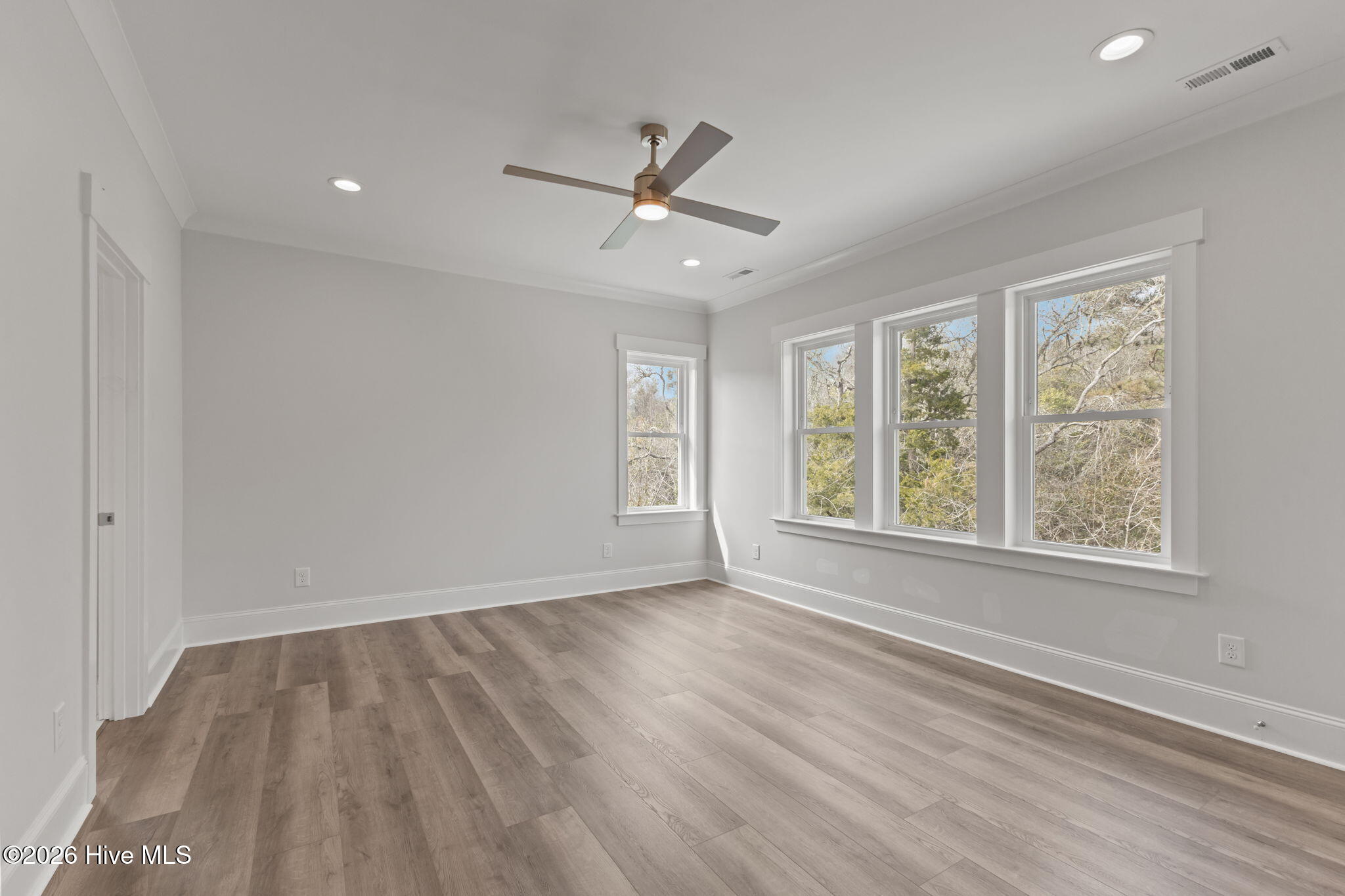 100553636 | Photo 17