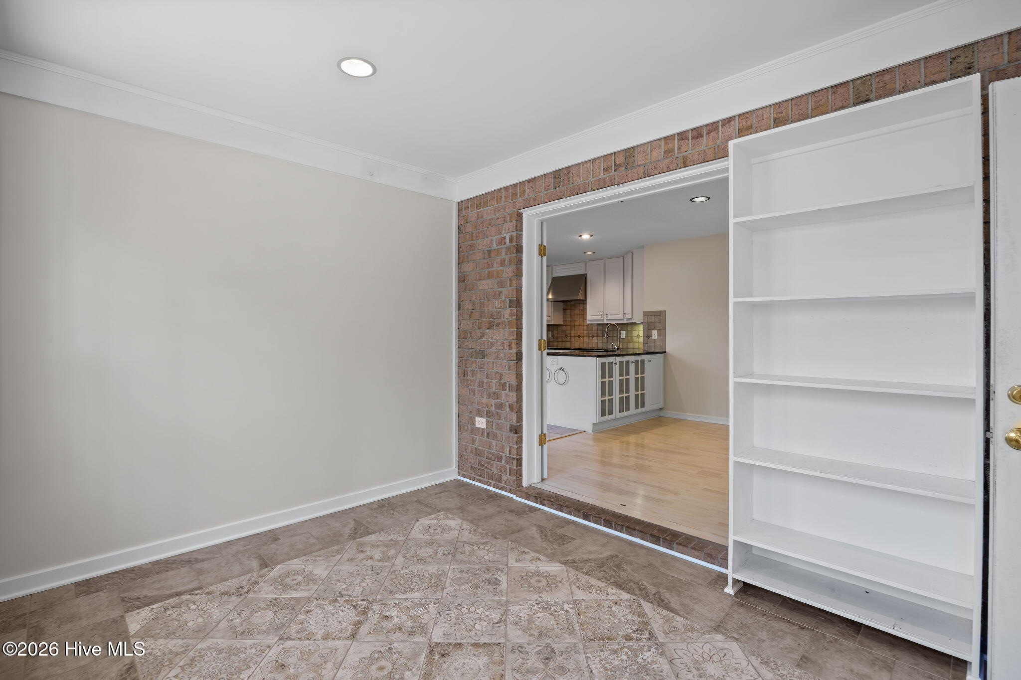 100565188 | Photo 19