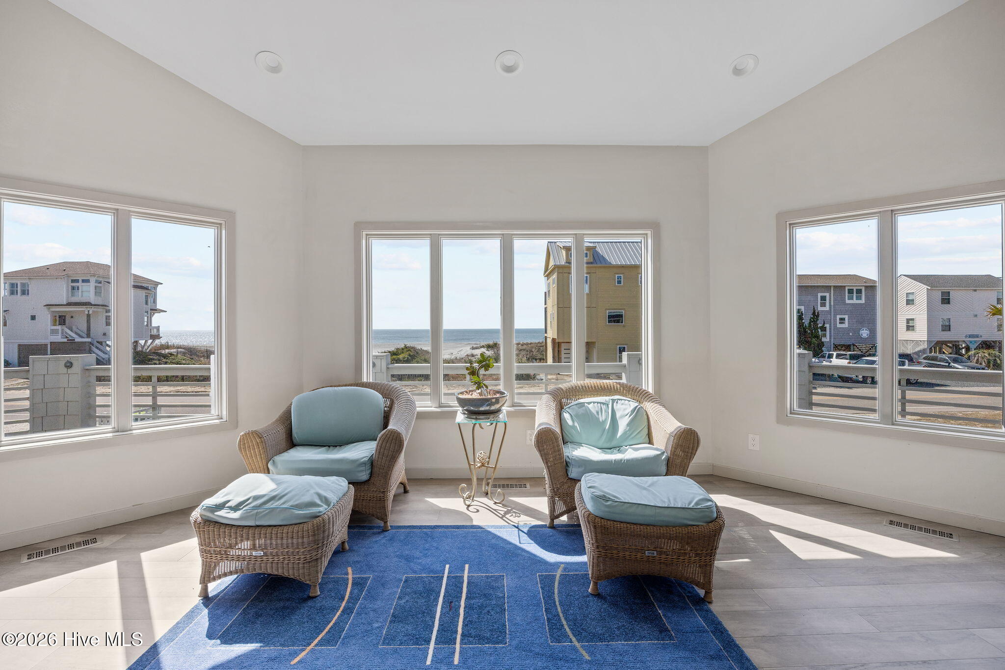 100557816 | Photo 25