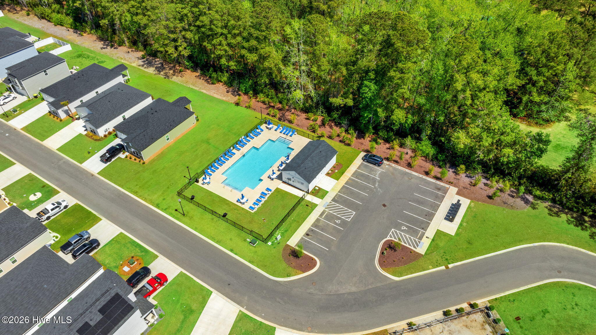 100566153 | Photo 56