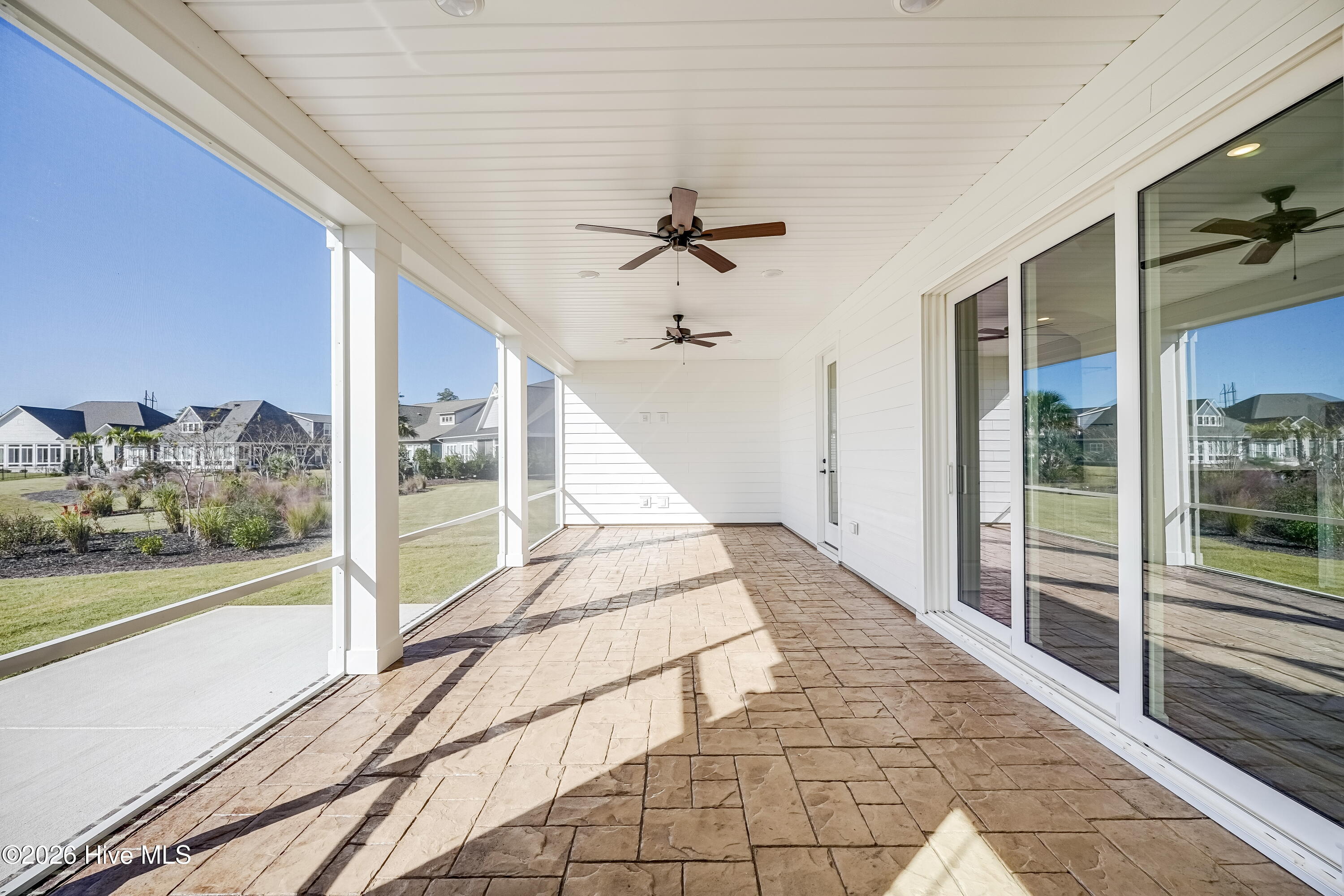 100564282 | Photo 37