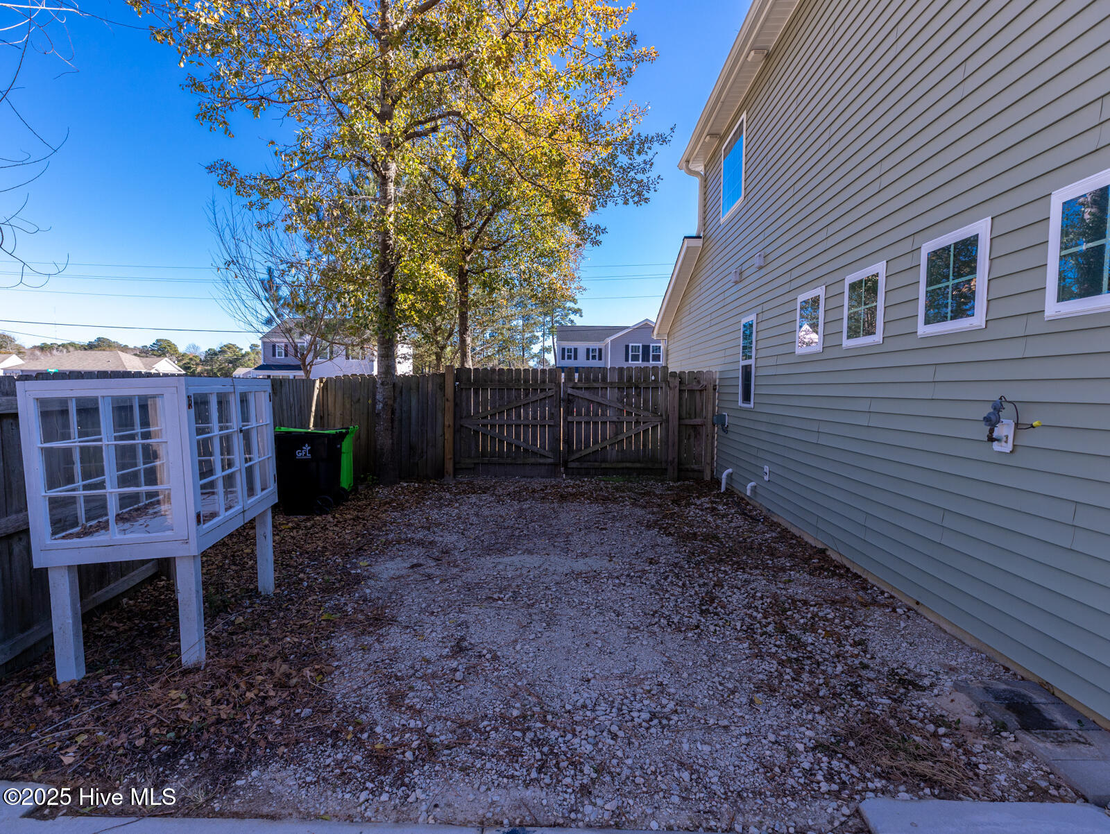 100546251 | Photo 53