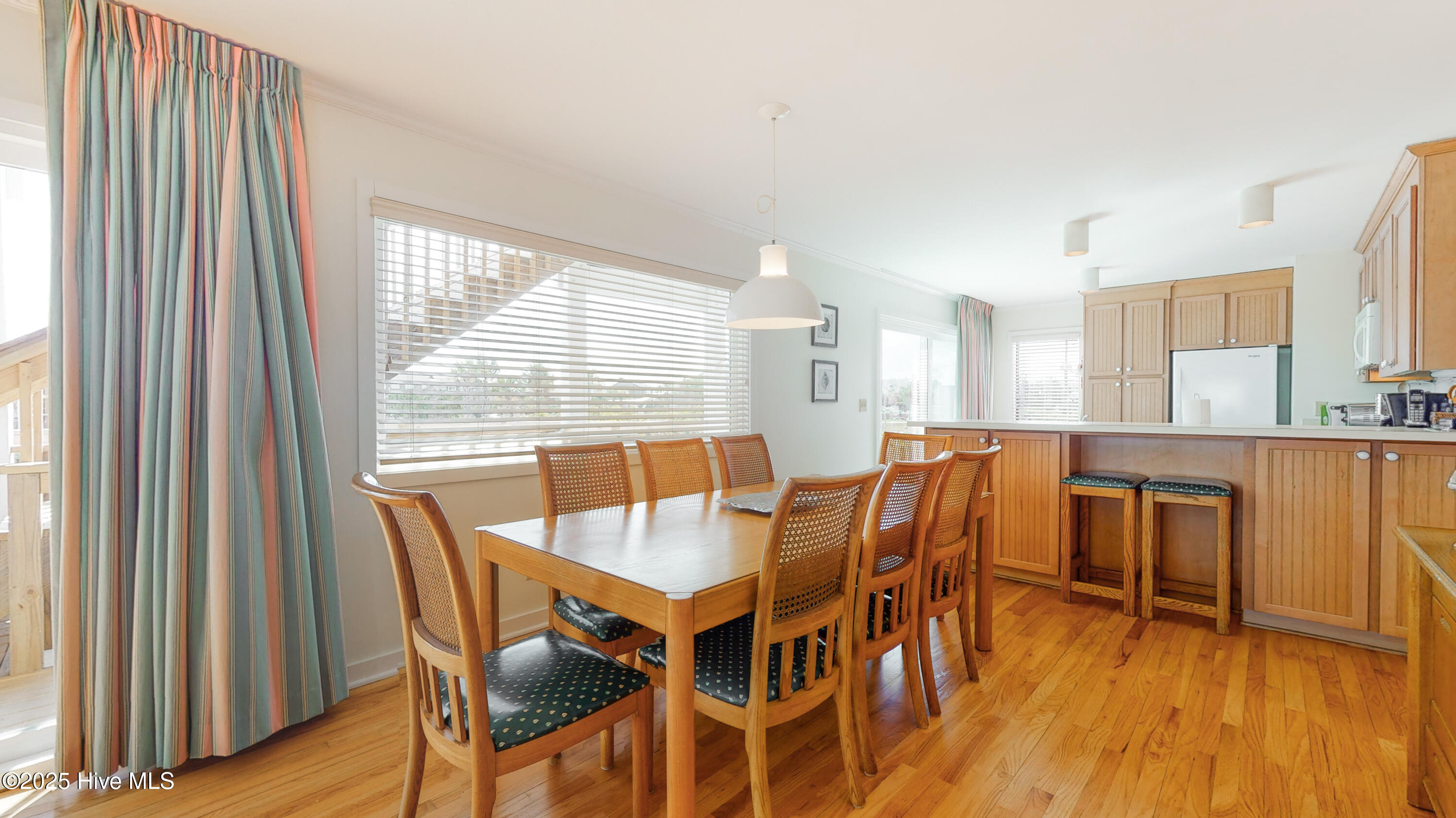 100529389 | Photo 38