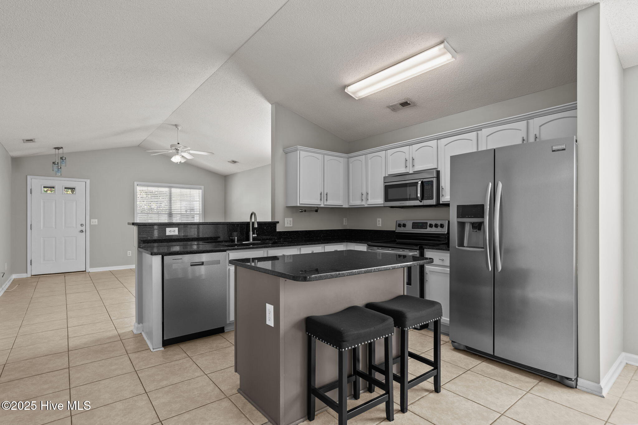 100537991 | Photo 11