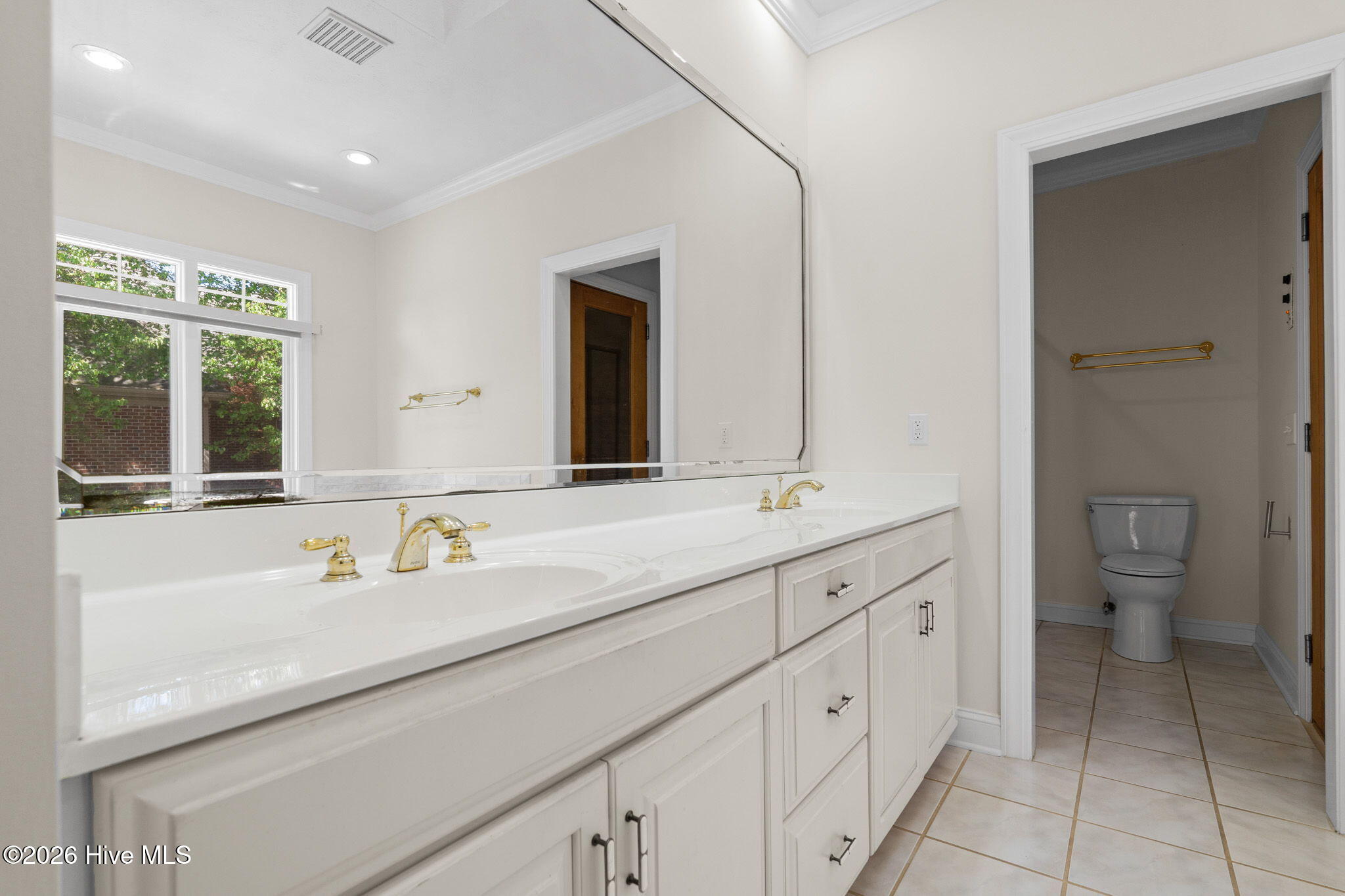 100564967 | Photo 33