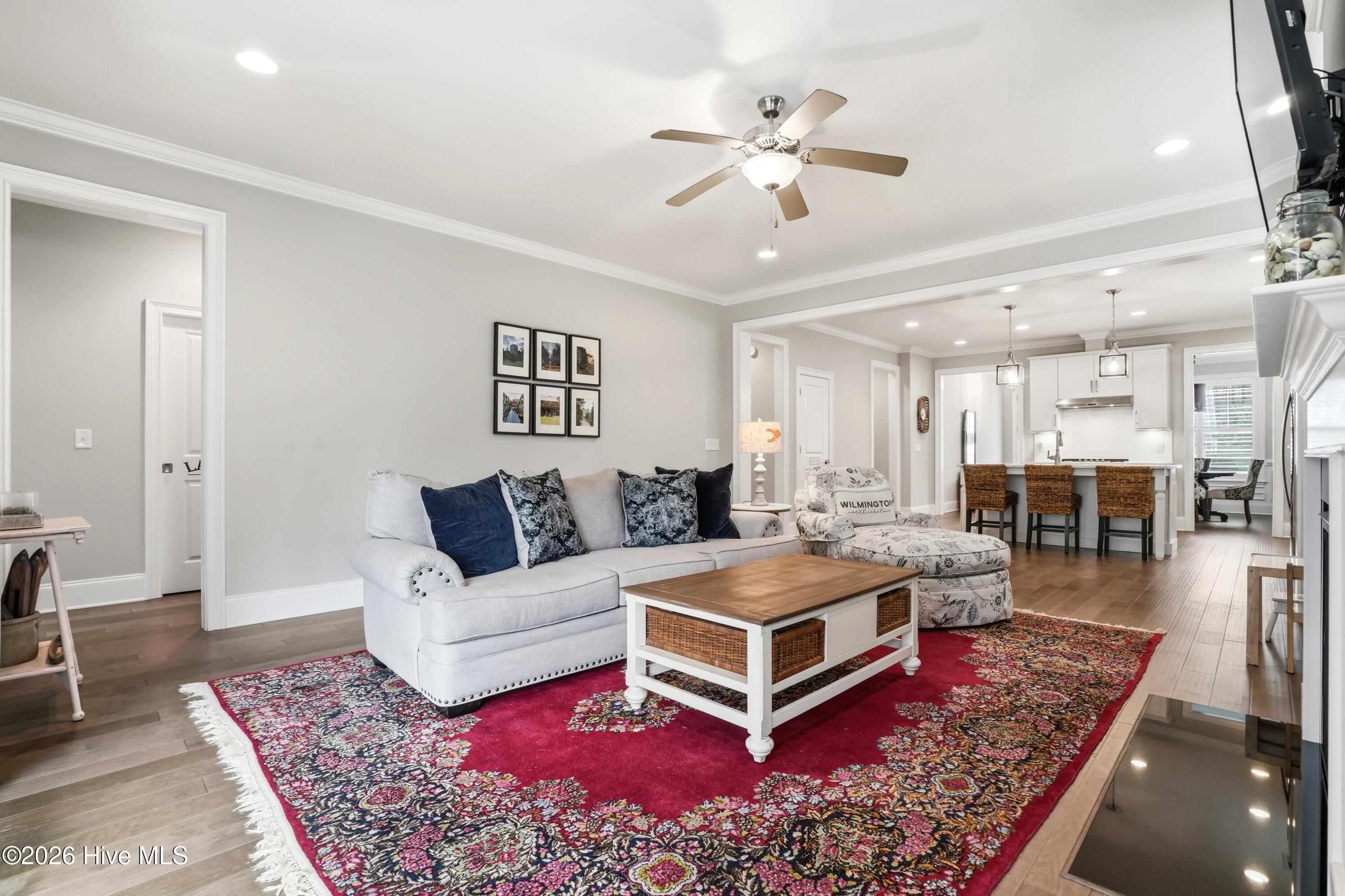 100561469 | Photo 24