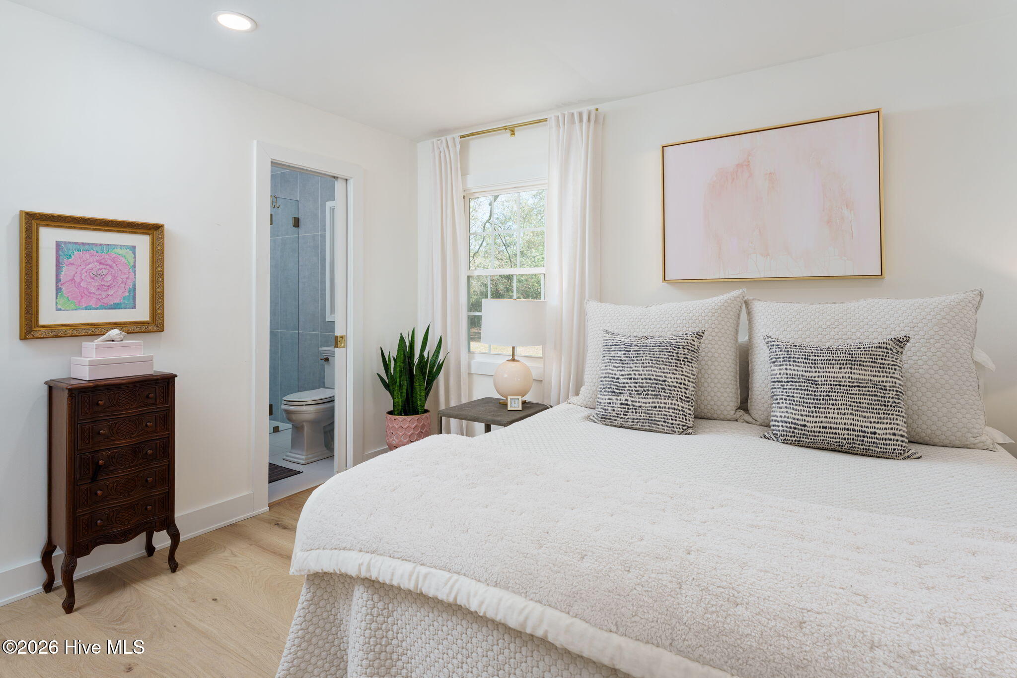 100561167 | Photo 21