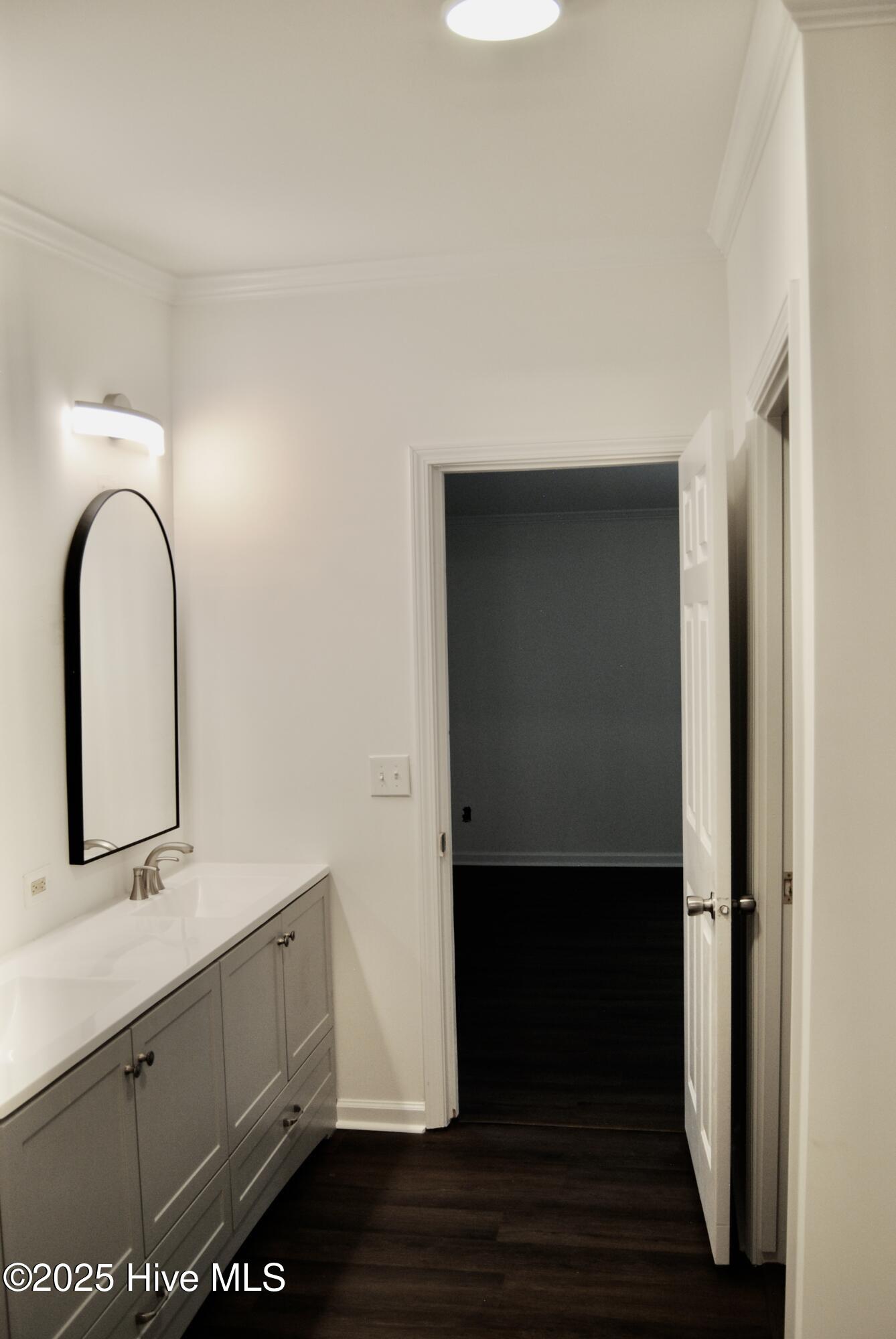 100533223 | Photo 35