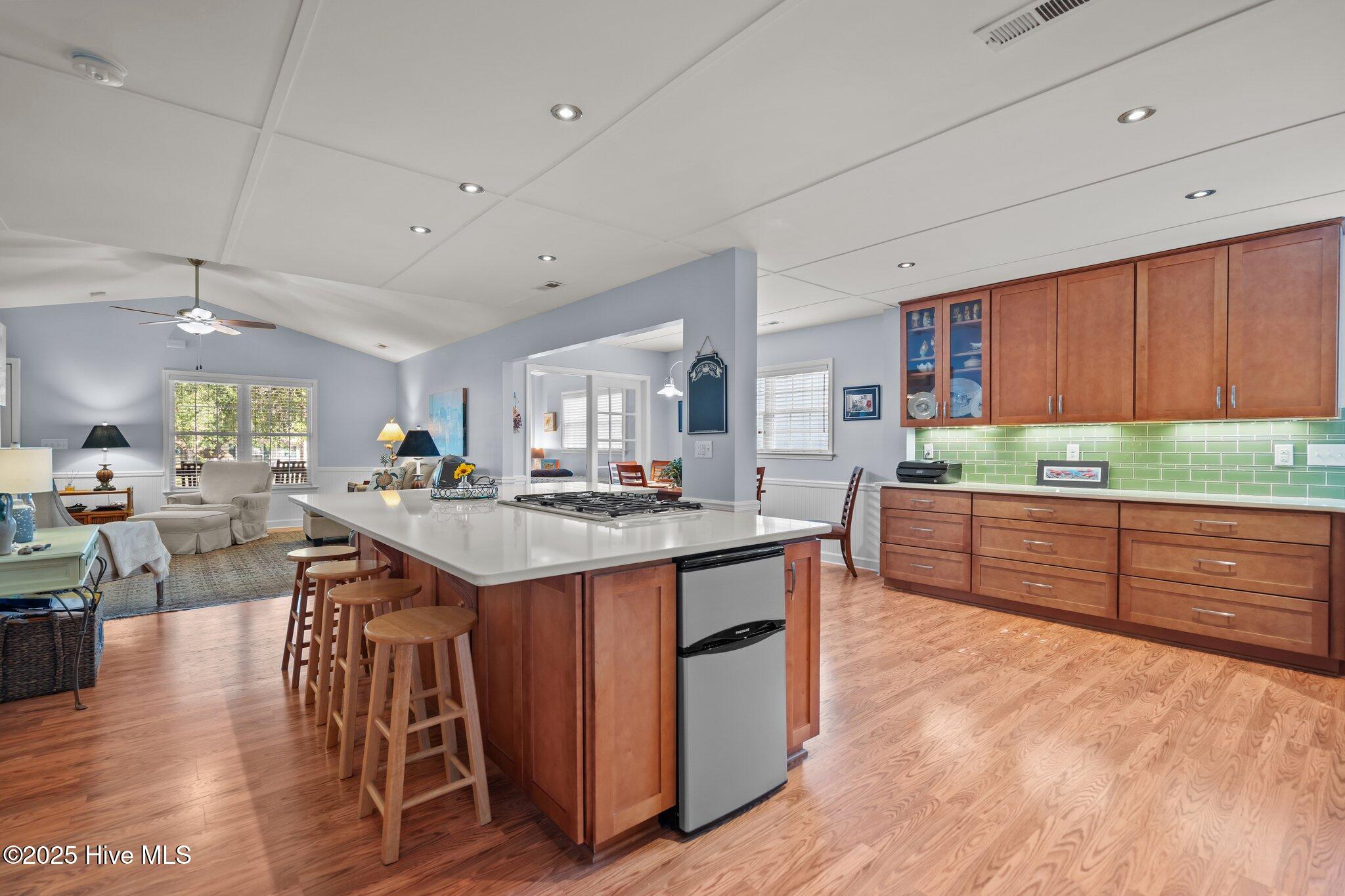 100516795 | Photo 18