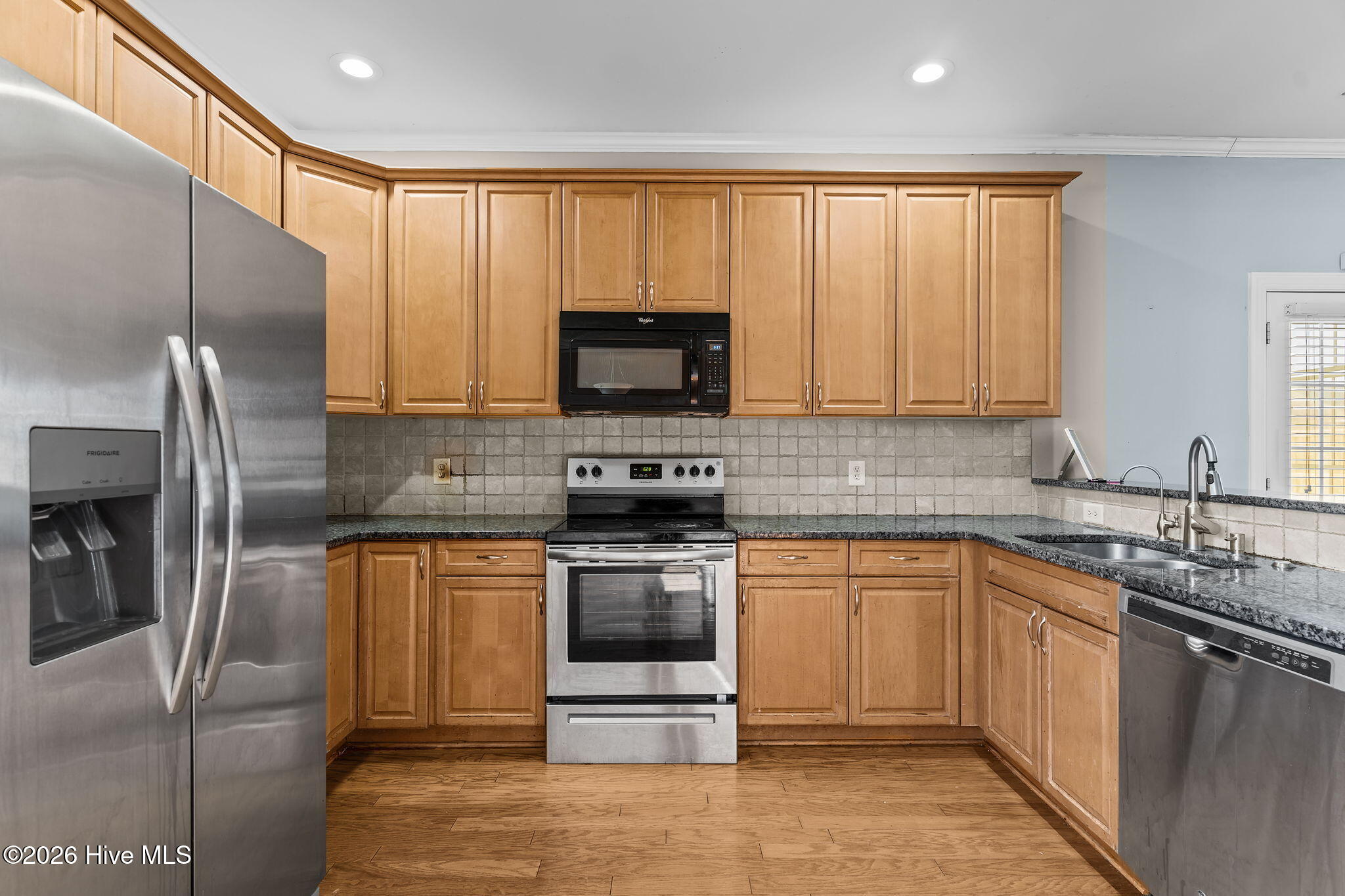 100542717 | Photo 11